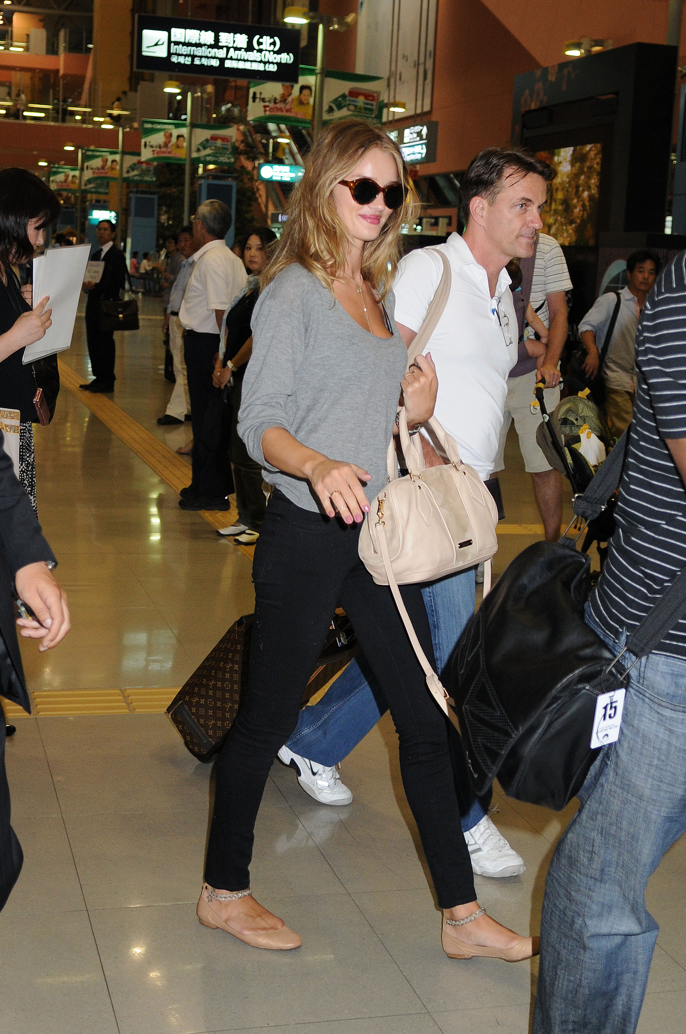 RosieHuntingtonWhiteley_July152011_J0001_003.jpg