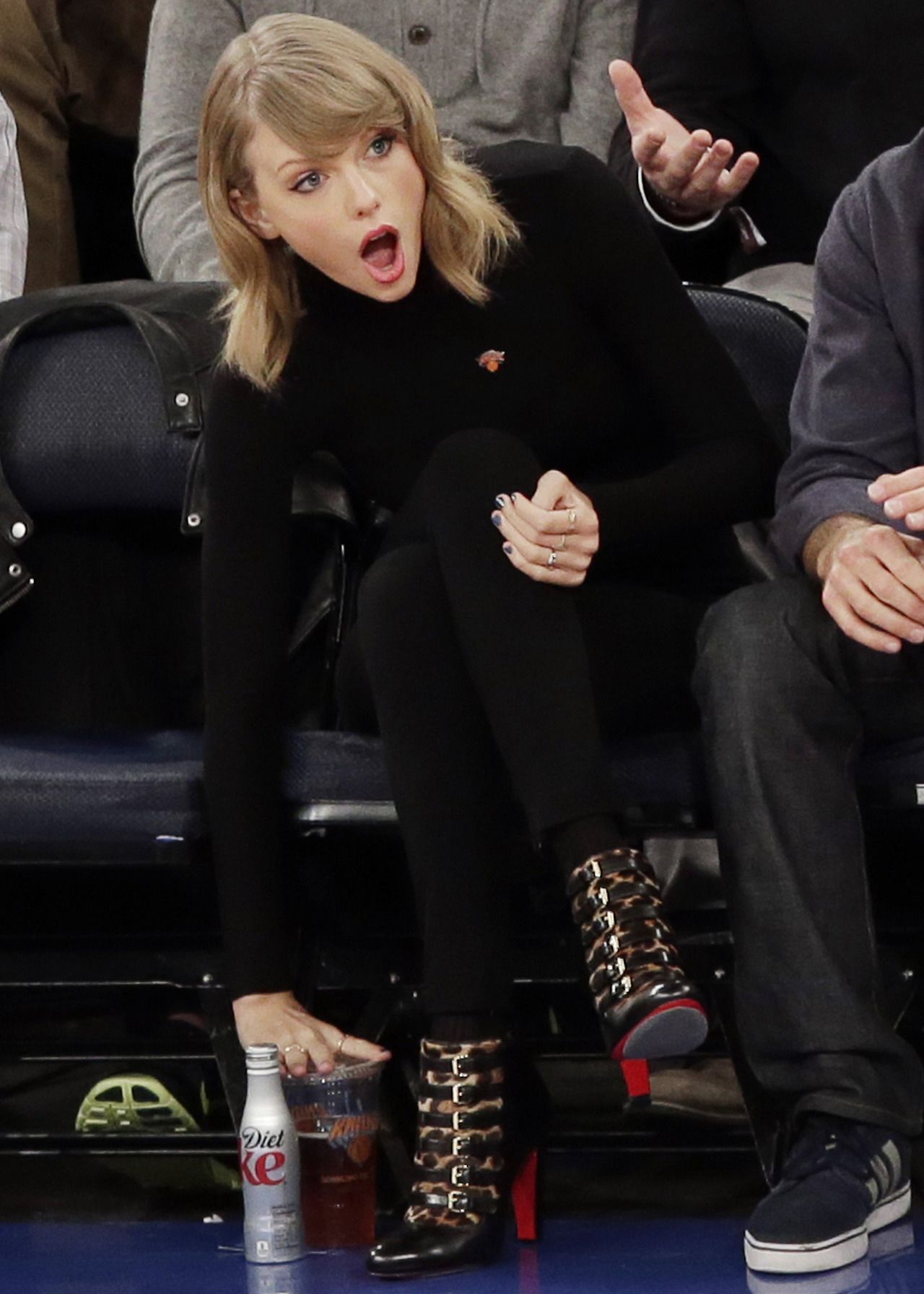 Tay and Karlie 03.jpg