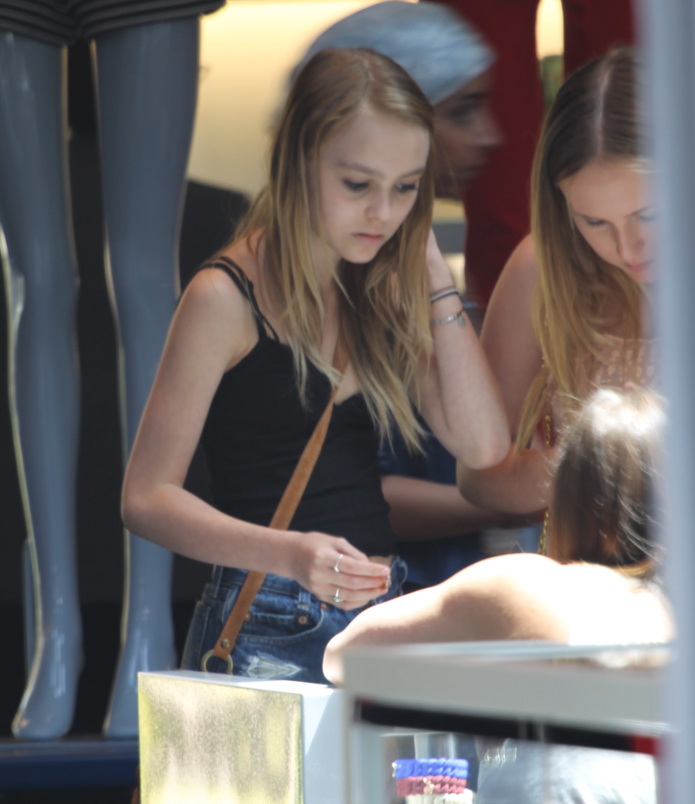 Lily-Rose_Depp_at_the_Marc_Jacobs_store_in_Los_Angeles_070312_41.JPG