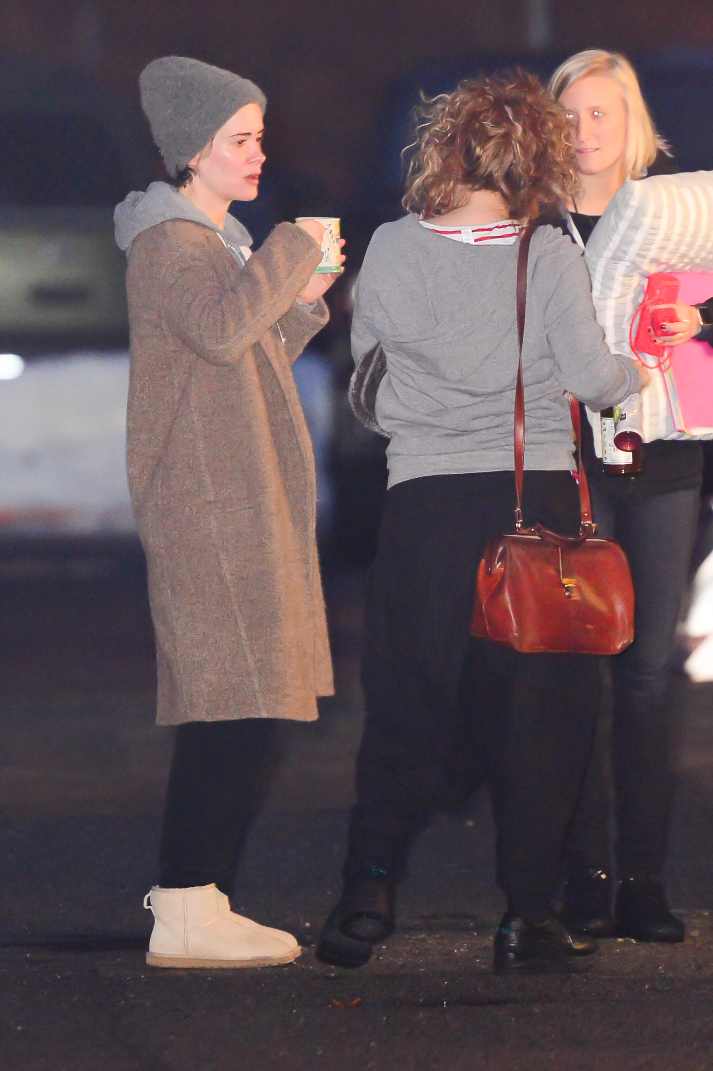 MCFan_for_Celeblounge&HQCelebCorner12-01-2017 14-02Helena Bonham Carter, Sarah Paulson_03.jpg