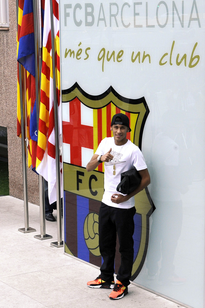 Neymar presentation 019.jpg