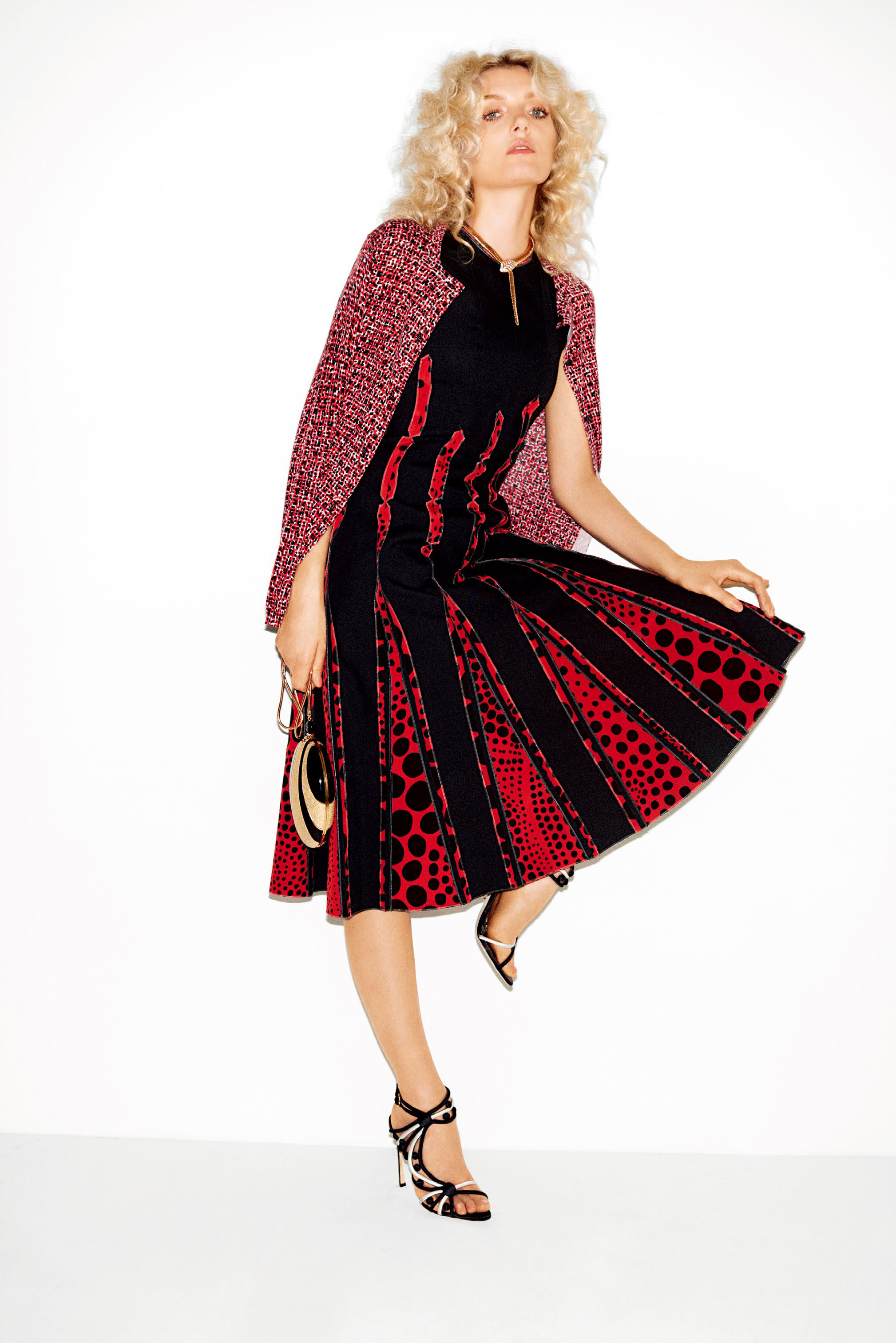 Vogue-Japan-January-2016-Lily-Donaldson-by-Katja-Rahlwes-0771-561x840.jpg