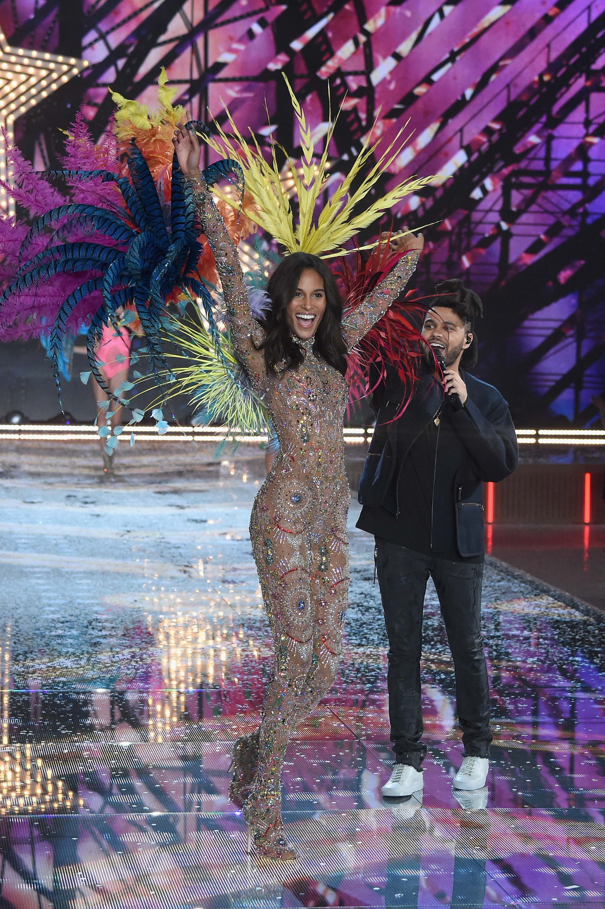 cindy-bruna-2015-victorias-secret-fashion-show-runway-111015-image-010.jpg