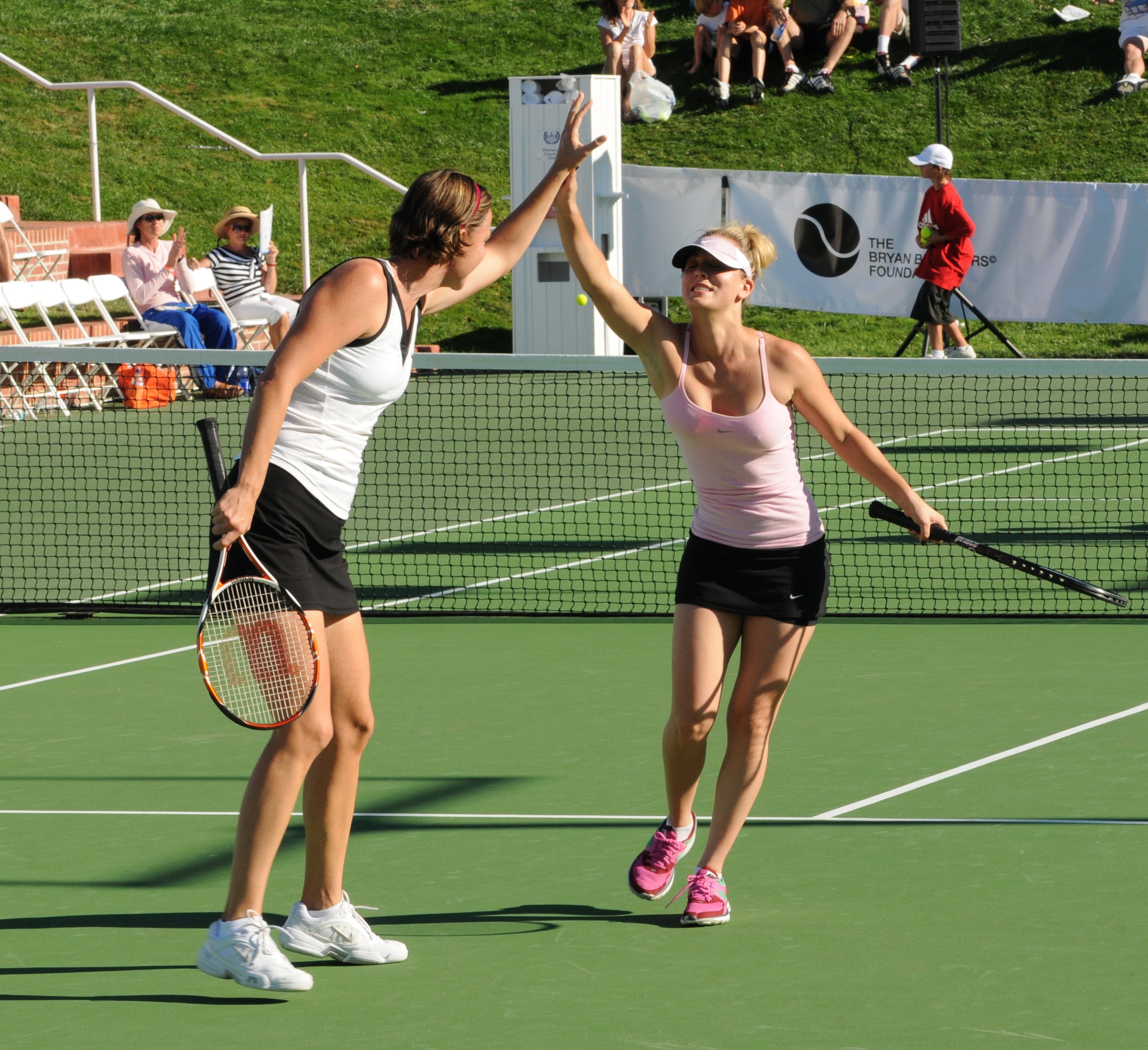 kaley_cuoco_tennis_ (2).jpg