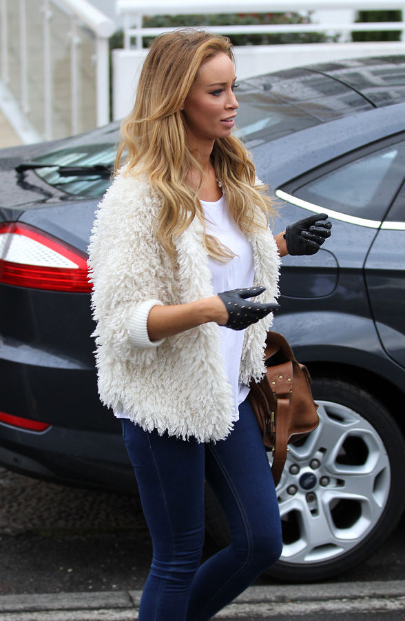 MCFan_for_celeblounge01-12-2011 00-00_05.jpg