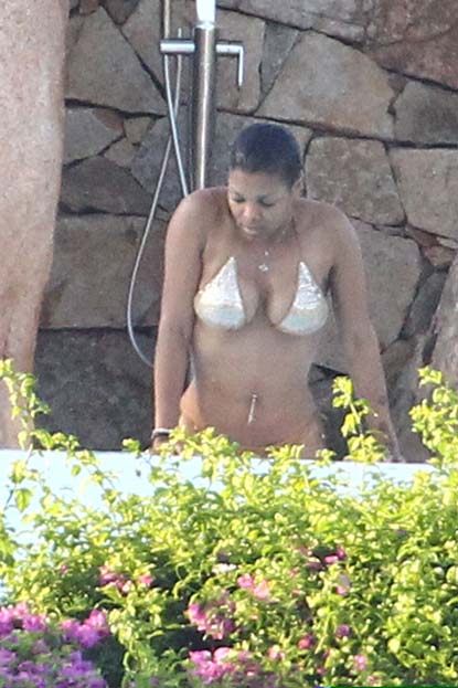 Janet Jackson Bikini Sardinia 7-20-10 (5).jpg