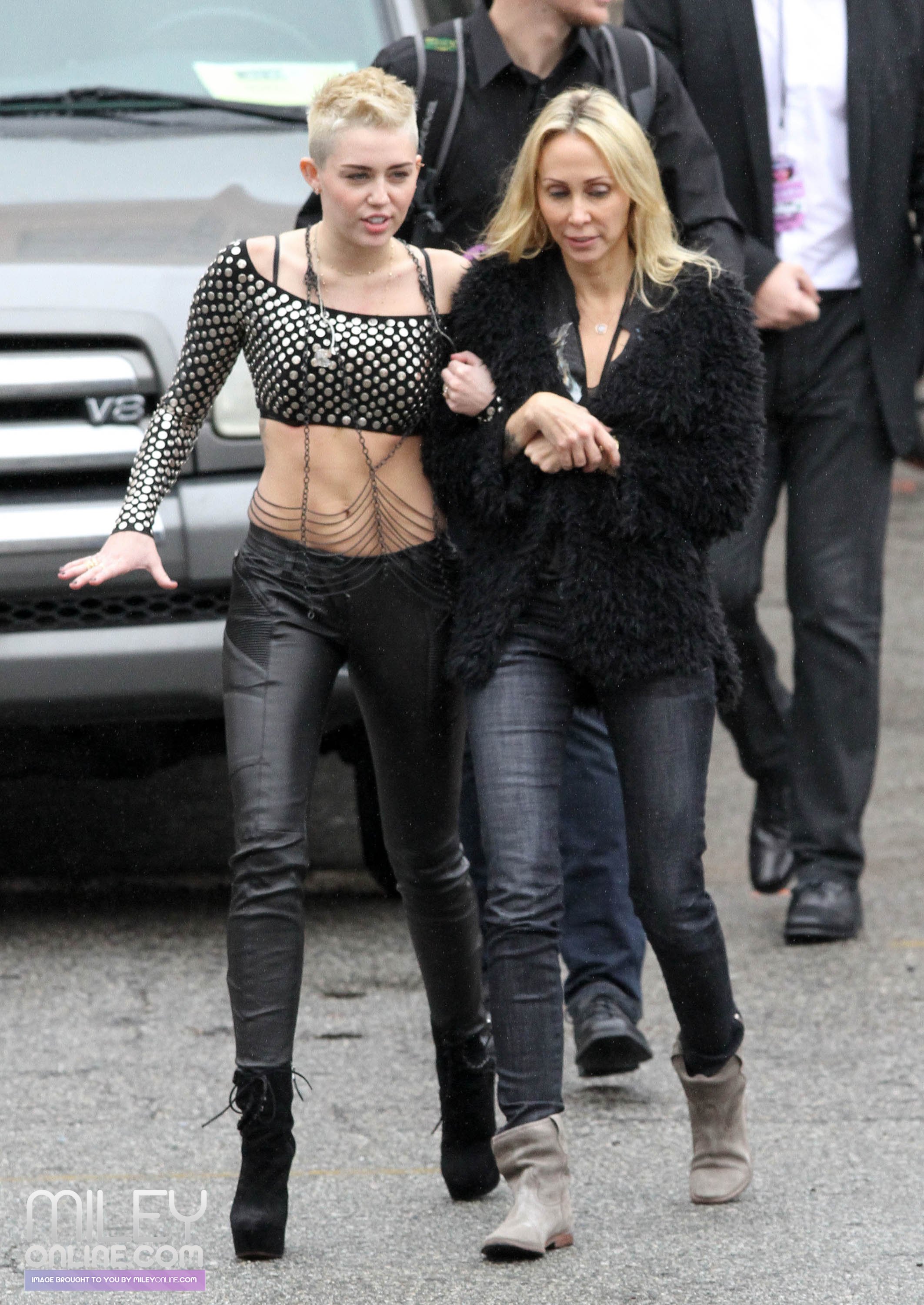 MCFan_for_Celeblounge17-12-2012 08-19gg_31.jpg