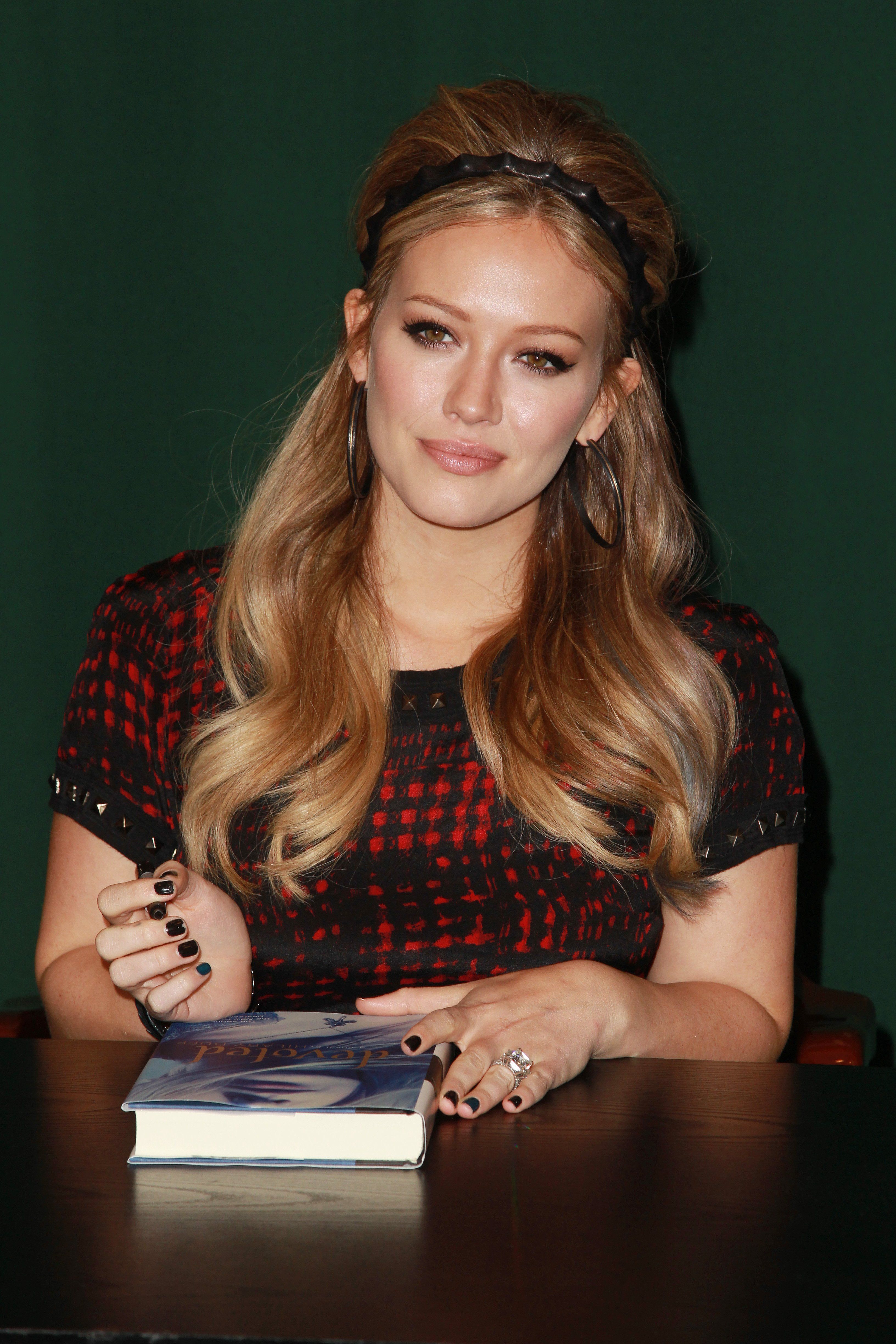 hdsigning_celebutopia_ISA_1011_06.jpg