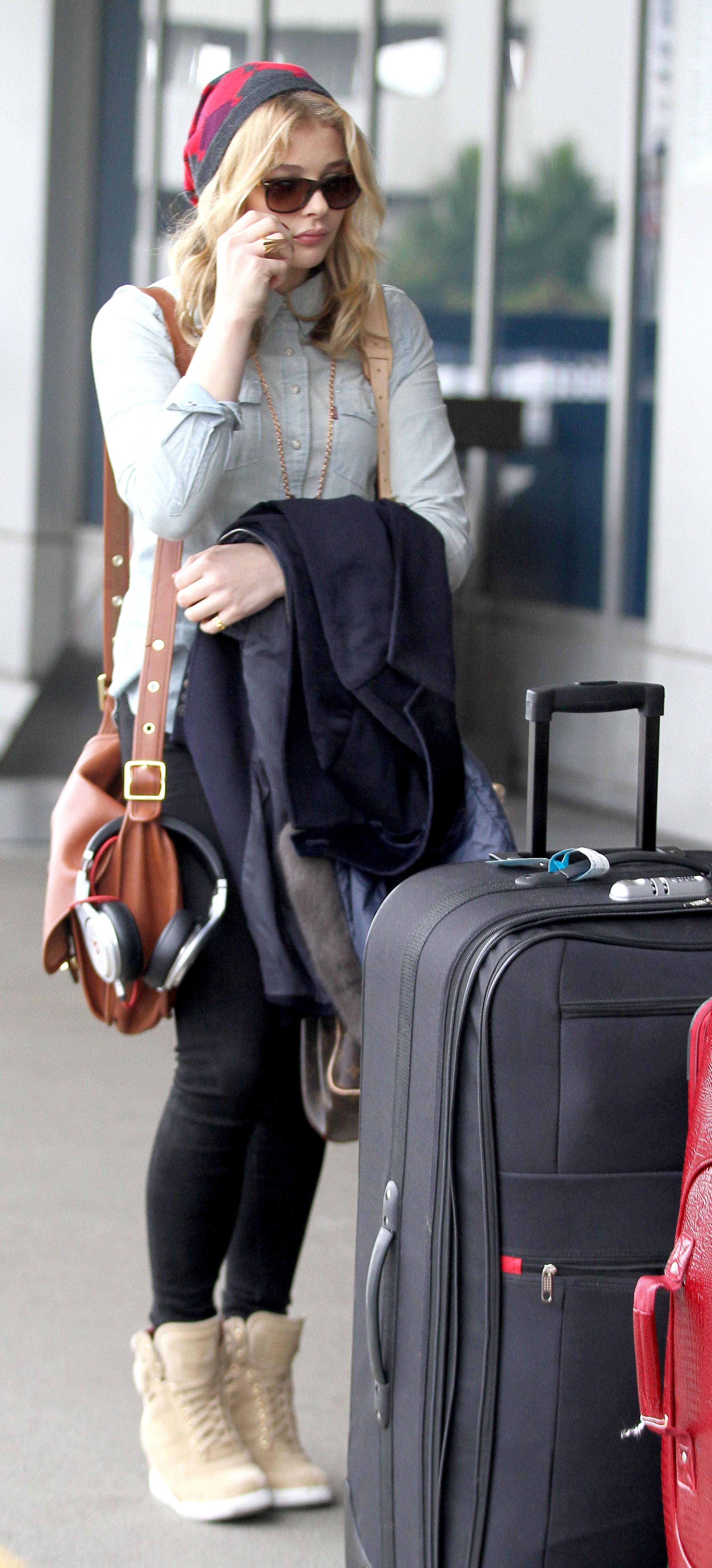 chloe_moretz_lax_12-1-12_24.jpg