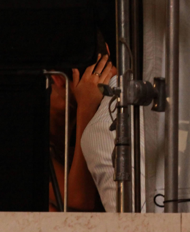 gallery_enlarged-timberlake-kunis-kissing-010.jpg