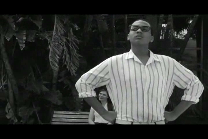 Trouble at the Tracks.wmv.030.jpg