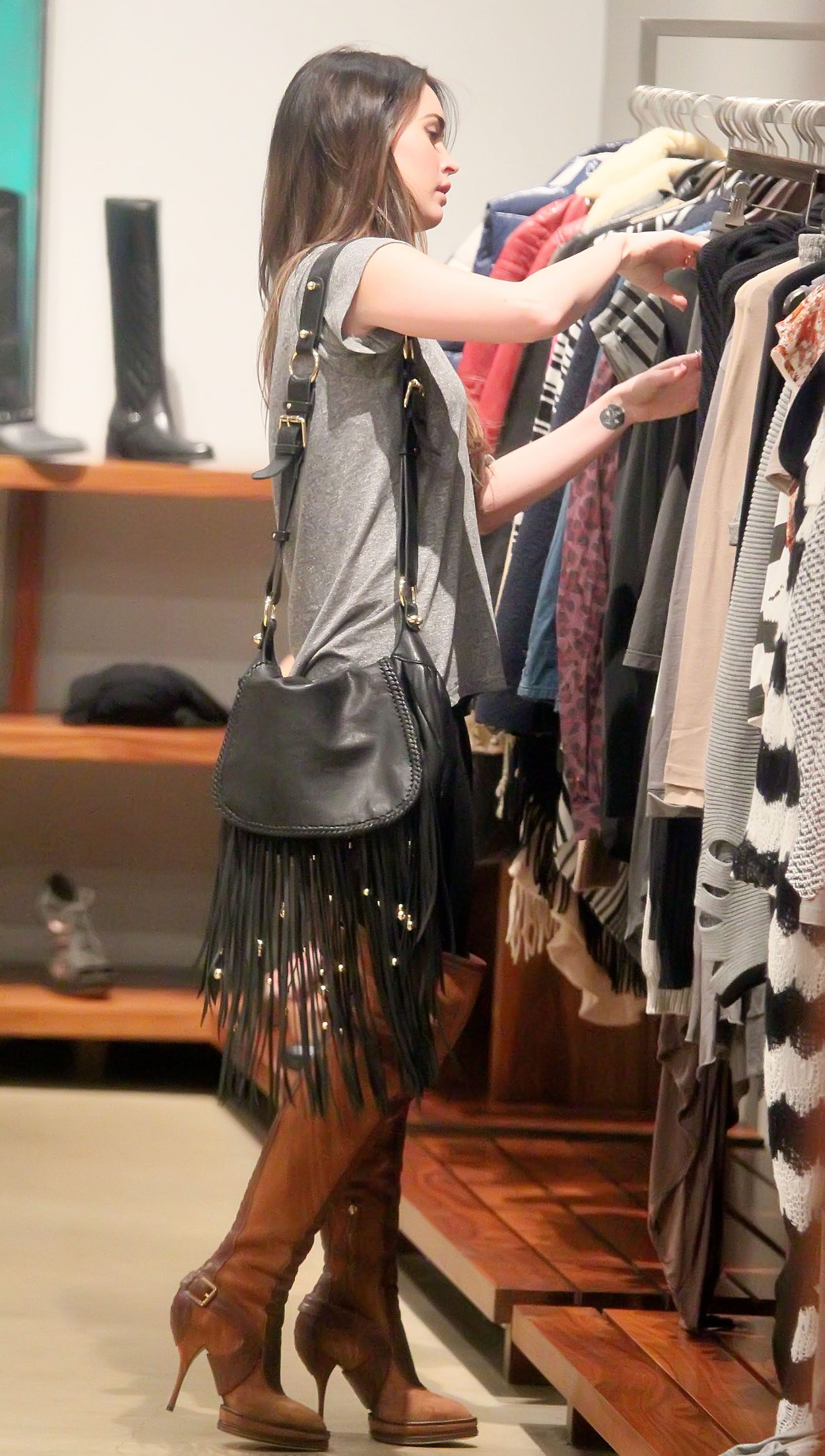 Tikipeter_Megan_Fox_shopping_at_Madison_boutique_006.jpg
