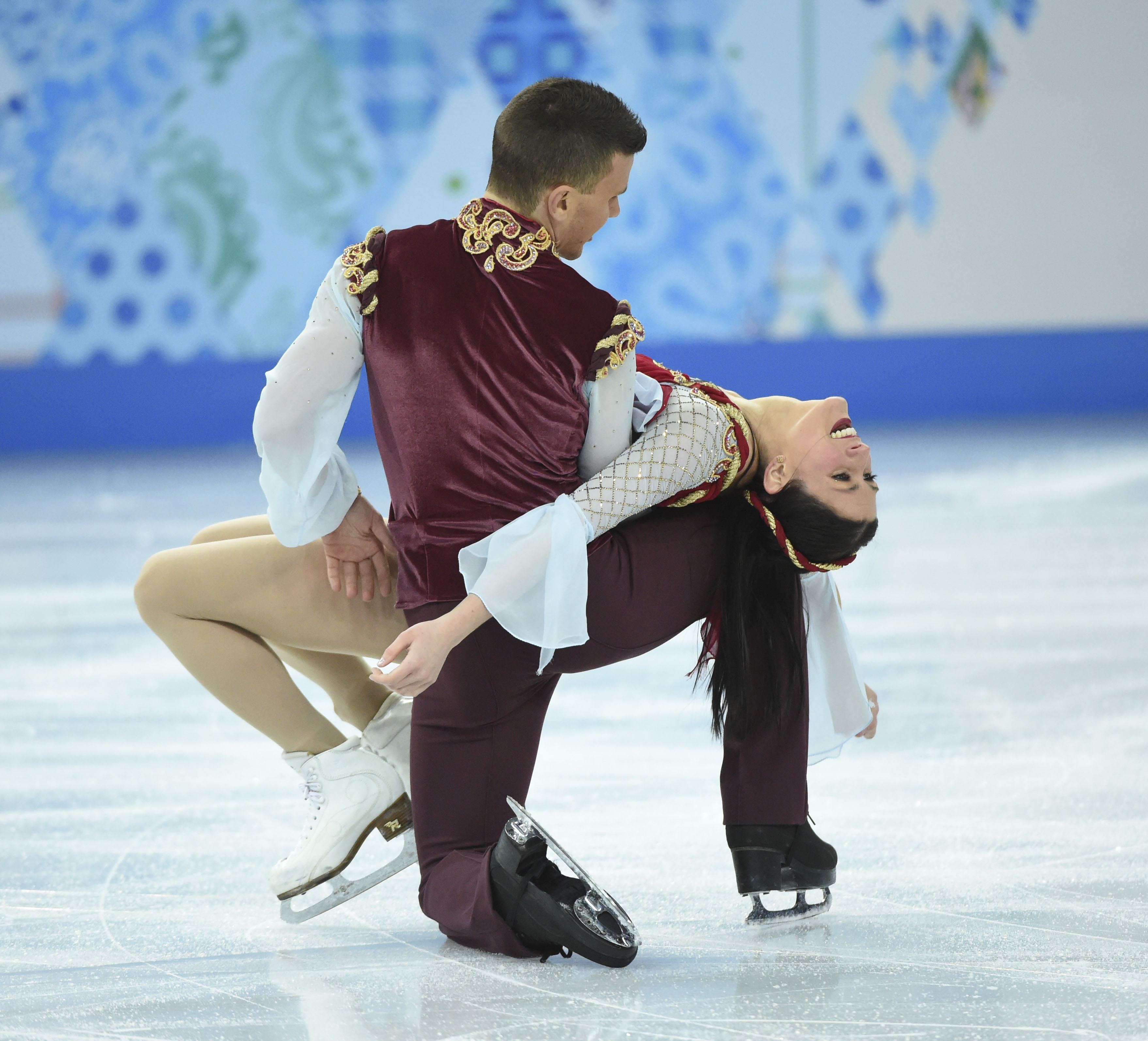 Шарлен гиньяр. Charlene Guignard Marco Fabbri Olympics 2014. Шарлин Гиньяр и Марко Фаббри олимпиада. Шарлен Гильян и Марко Фабри олимпиада 2014. Шарлен Гиньяр Марко Фаббри 2014 олимпиада Сочи.