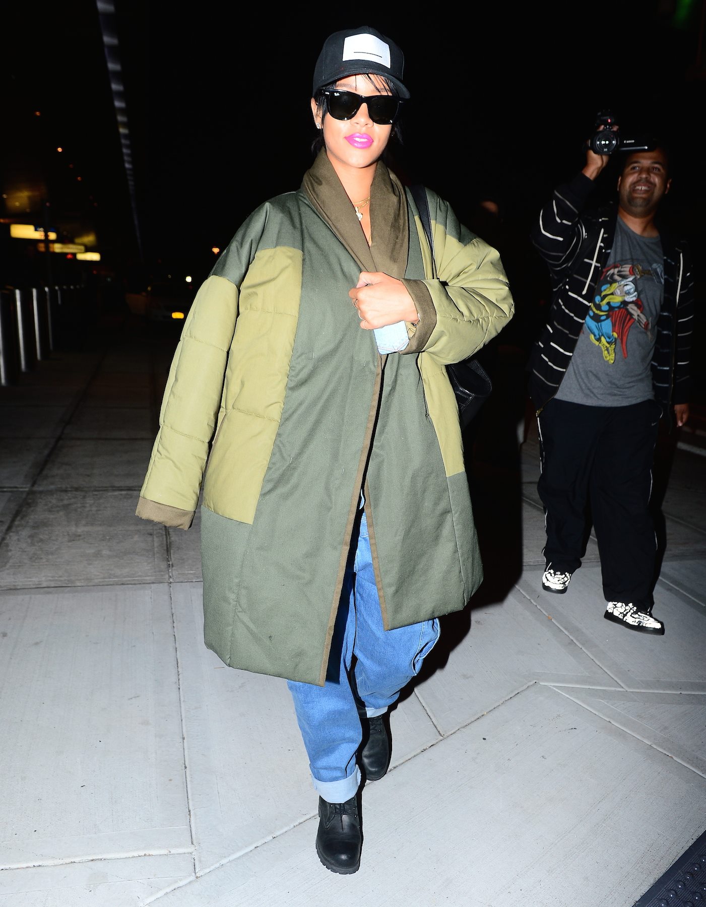 Rihanna arriving at JFK airport in N.Y.C 30.9.2014_33.jpg