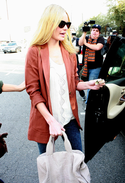 Kate+Bosworth+Leaving+Doughboys+Cafe+Bakery+ifRhFKf1Dxzl.jpg