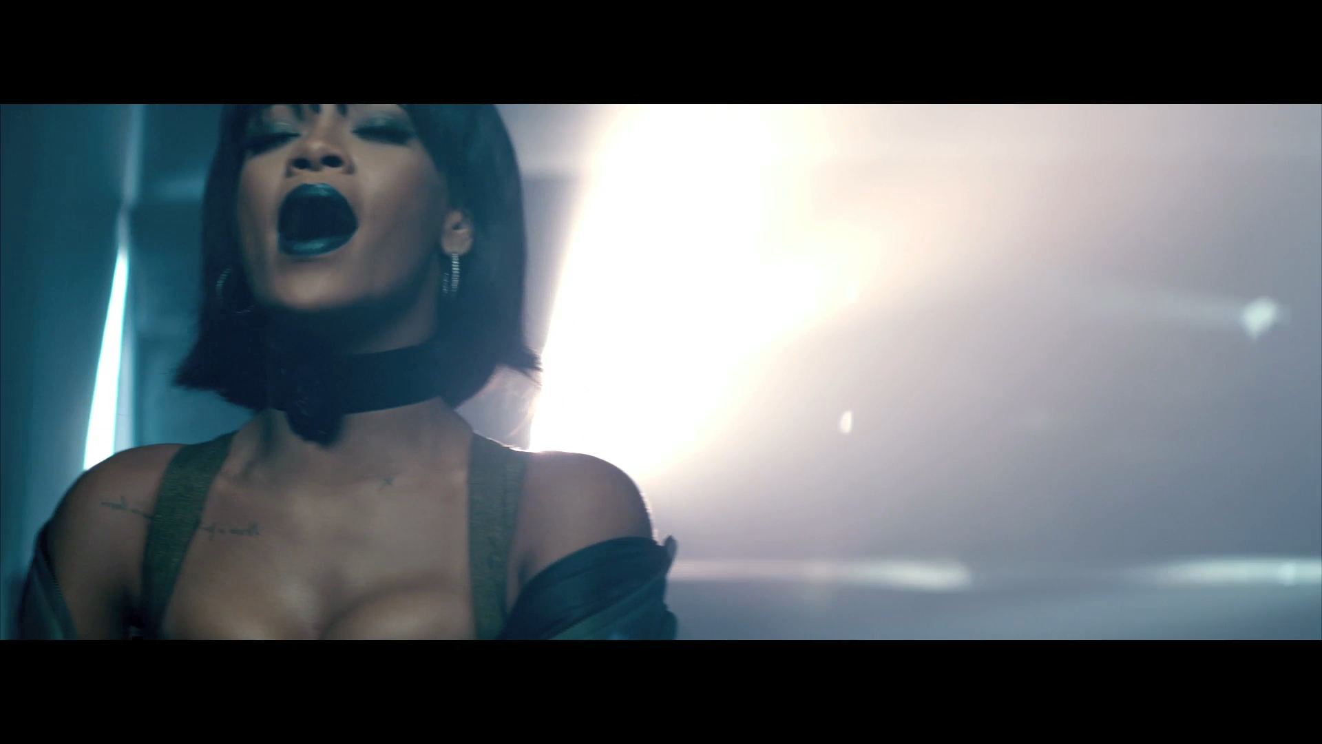 Eminem ft. Rihanna The Monster_52.jpg