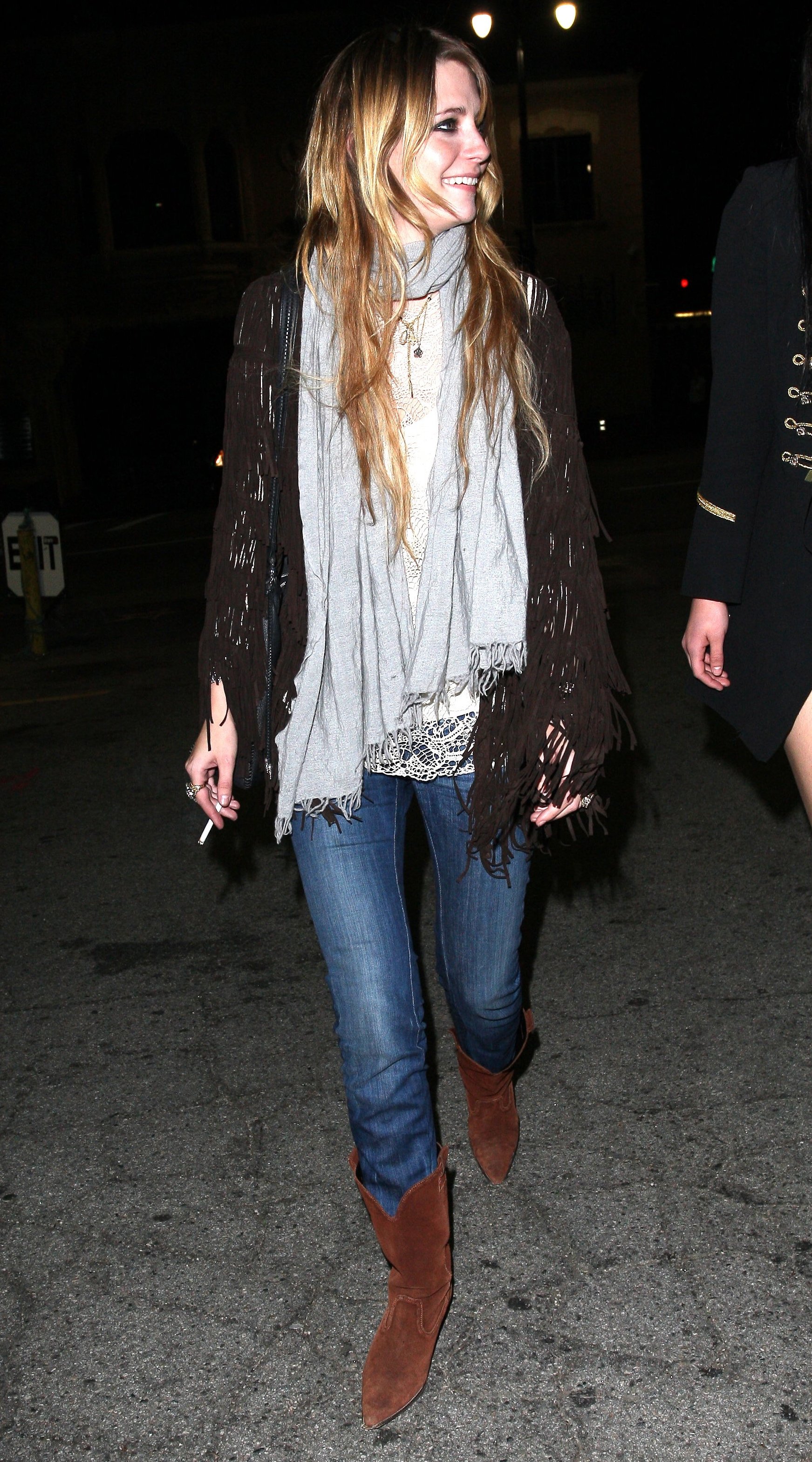 Mischa_Barton_out_in_night_in_Hollywood-01_122_751lo12.jpg
