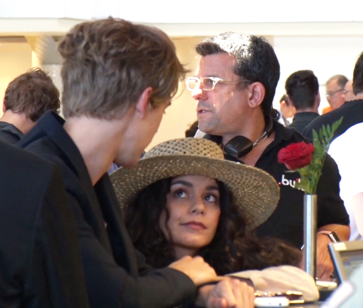 MCFan_for_Celeblounge&HQCelebCorner17-06-2016 14-57_04.jpg