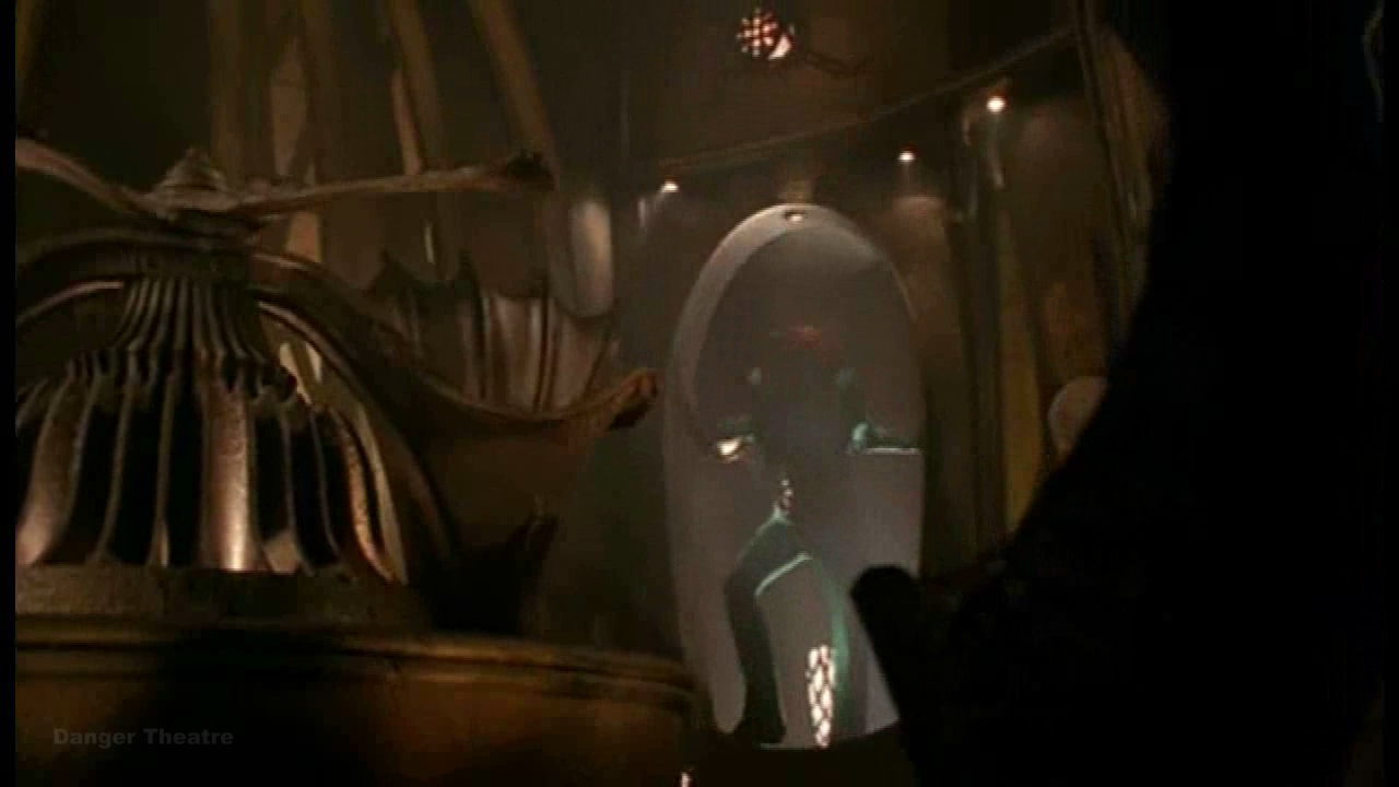 farscape_bringing_home_the_beacon.wmv.001.jpg