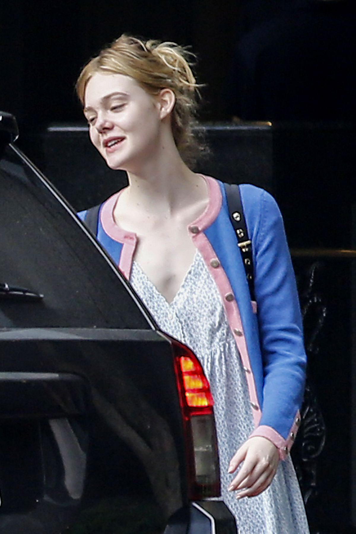 elle-fanning-outside-her-hotel-in-new-orleans-10-27-2016_7.jpg