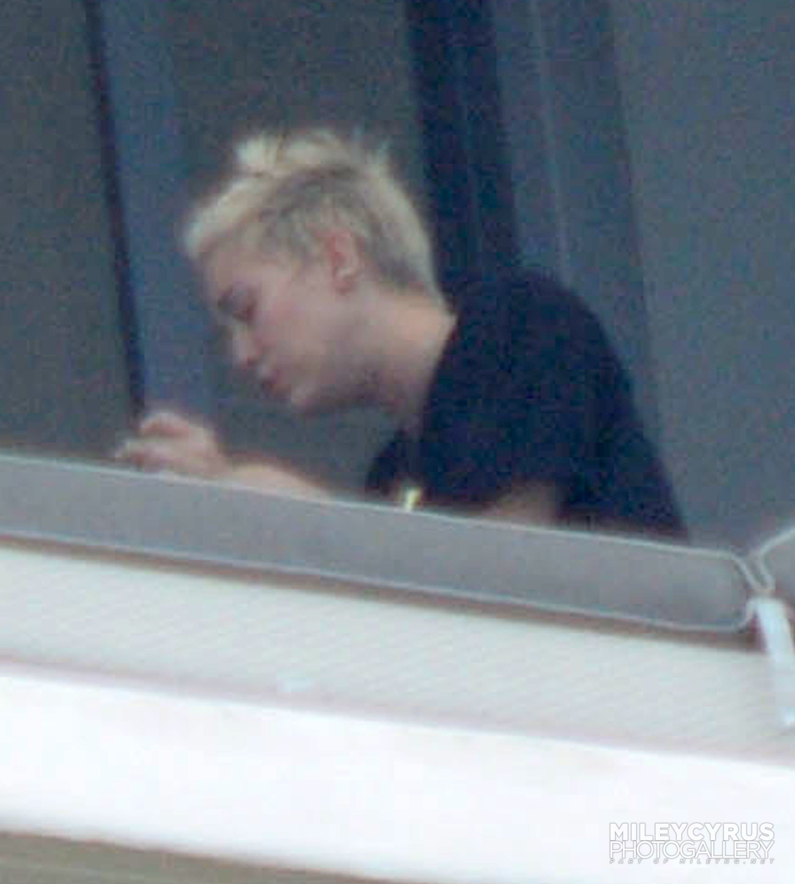 Miley Cyrus in Miami April 2013075.jpg