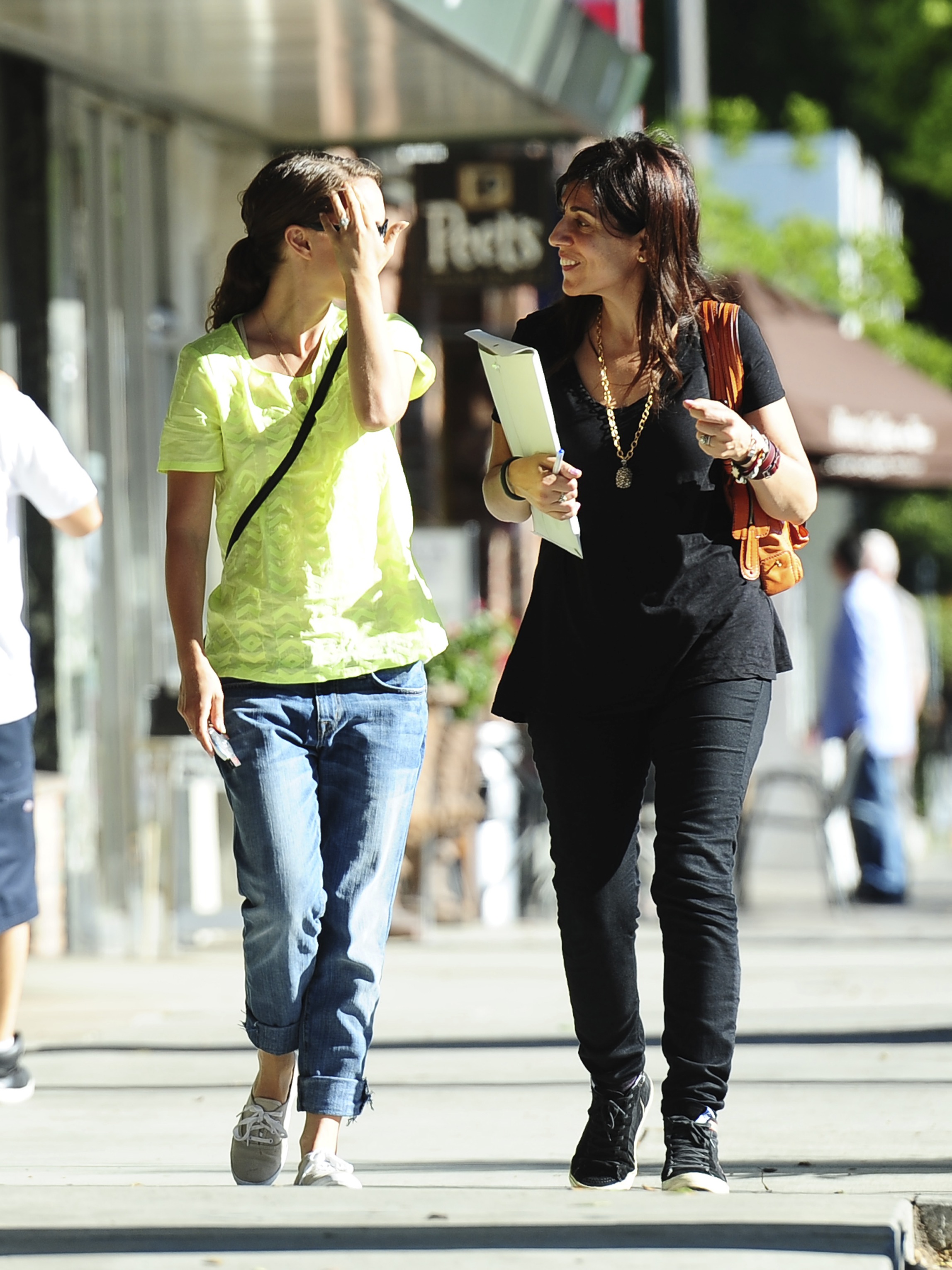 47561_natalieportman_la_aug14__1__122_388lo.jpg