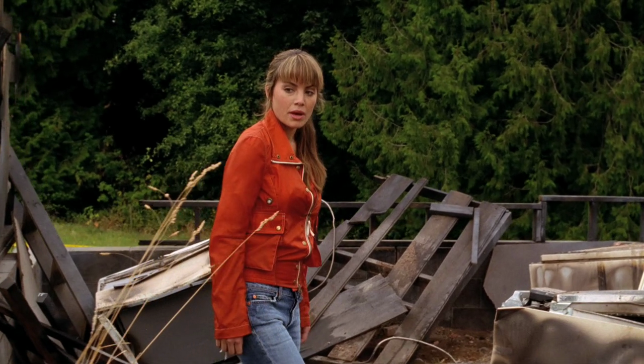 hightower@celeblounge_Smallville S04E02_Erica Durance (9).png