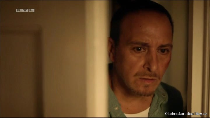 S37E01-film 2226.jpg