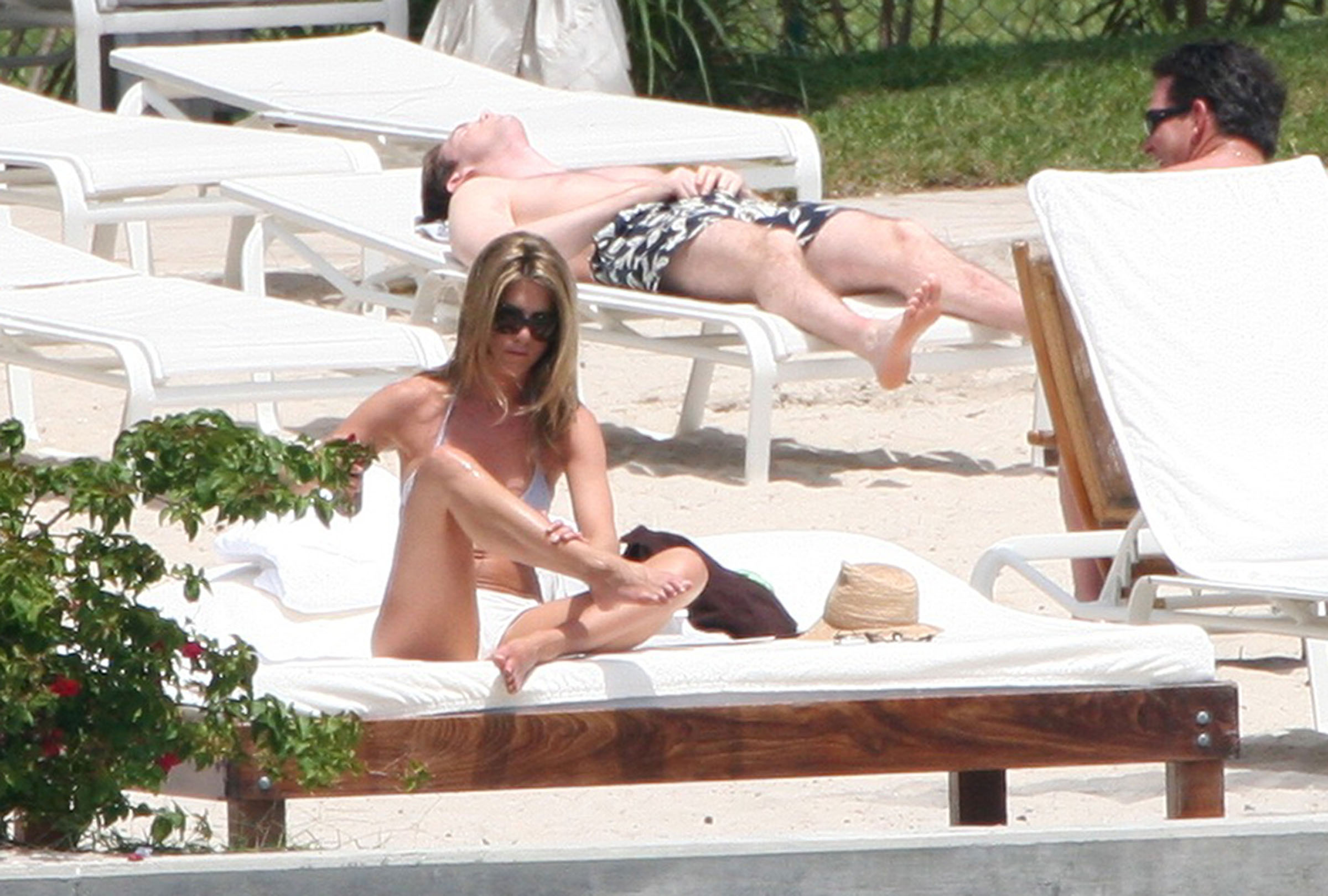 Jennifer Aniston White Bikini 2008 (14).jpg