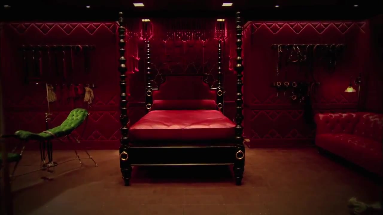 Комната удовлетворения. Ред рум 50 оттенков серого. Red Room" красная комната  (1999) ужасы ". Красная комната из 50 оттенков. Red Room 50 Shades of Grey.