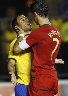 ronaldo_strangle_marcelo_s.jpg