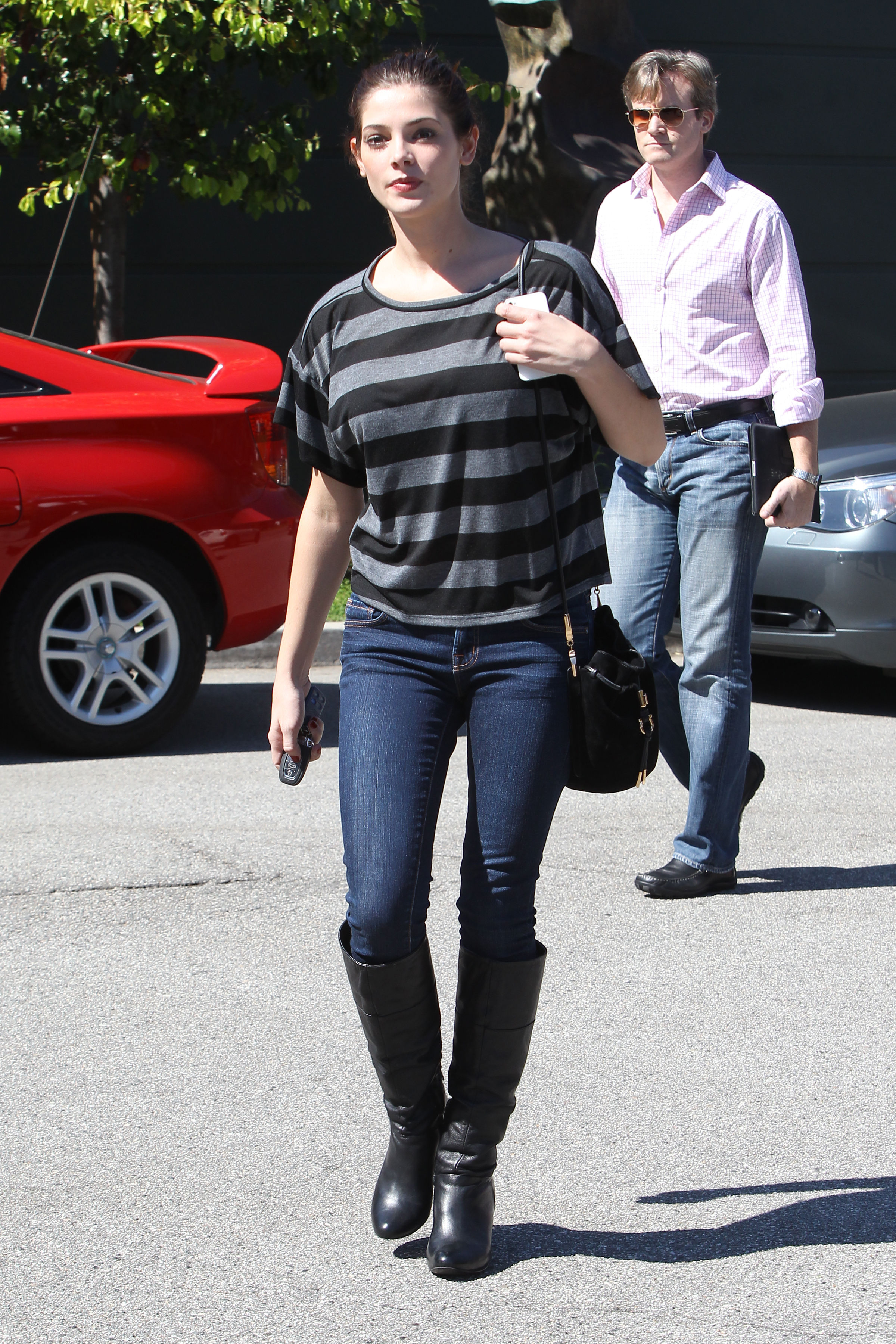 Preppie_Ashley_Greene_out_to_lunch_4.JPG