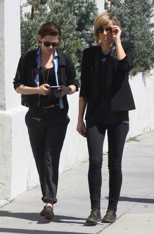032815KSTEWARTFANS02 (23).jpg