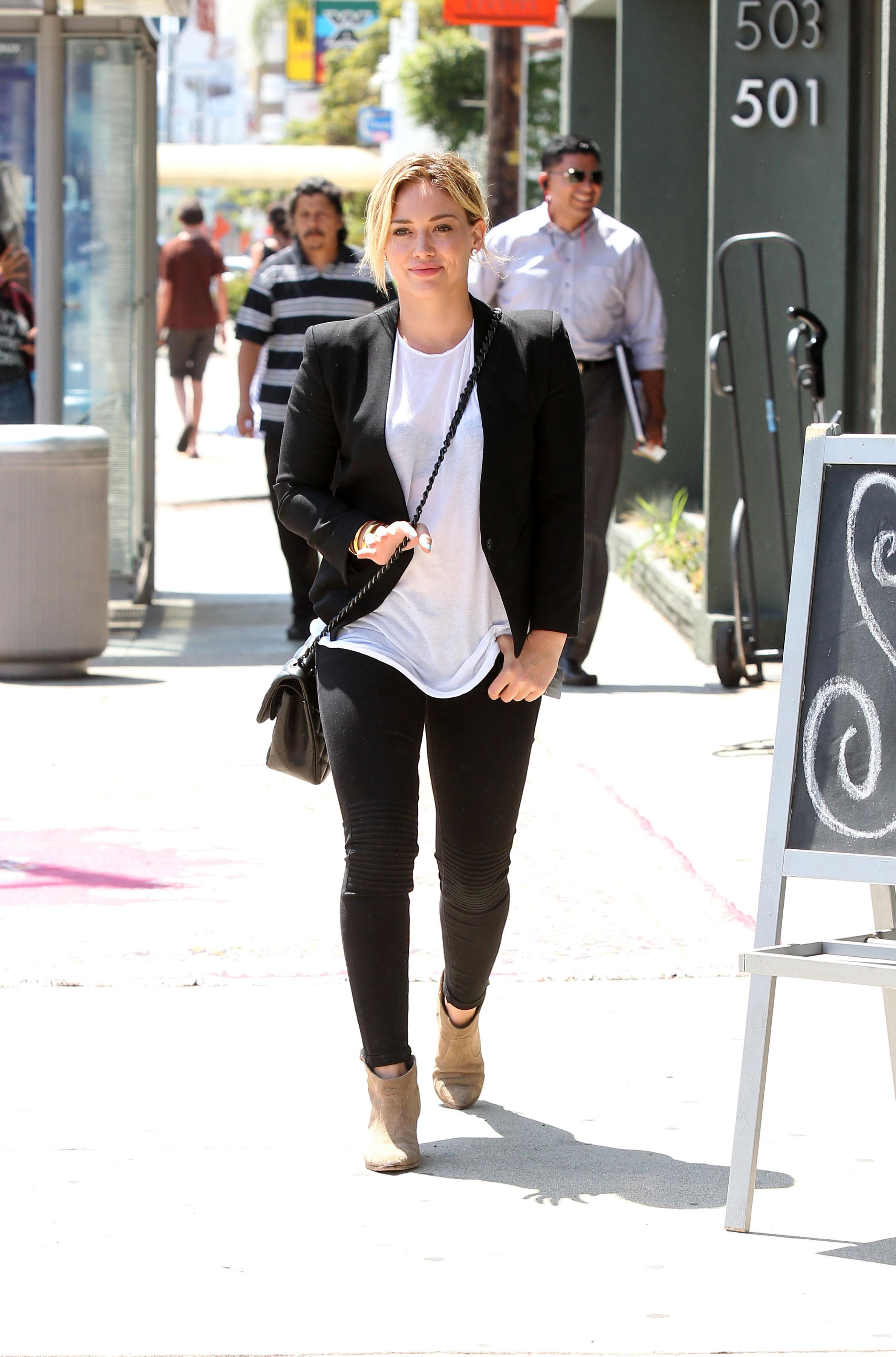 Hilary_Duff_out_in_West_Hollywood23.jpg