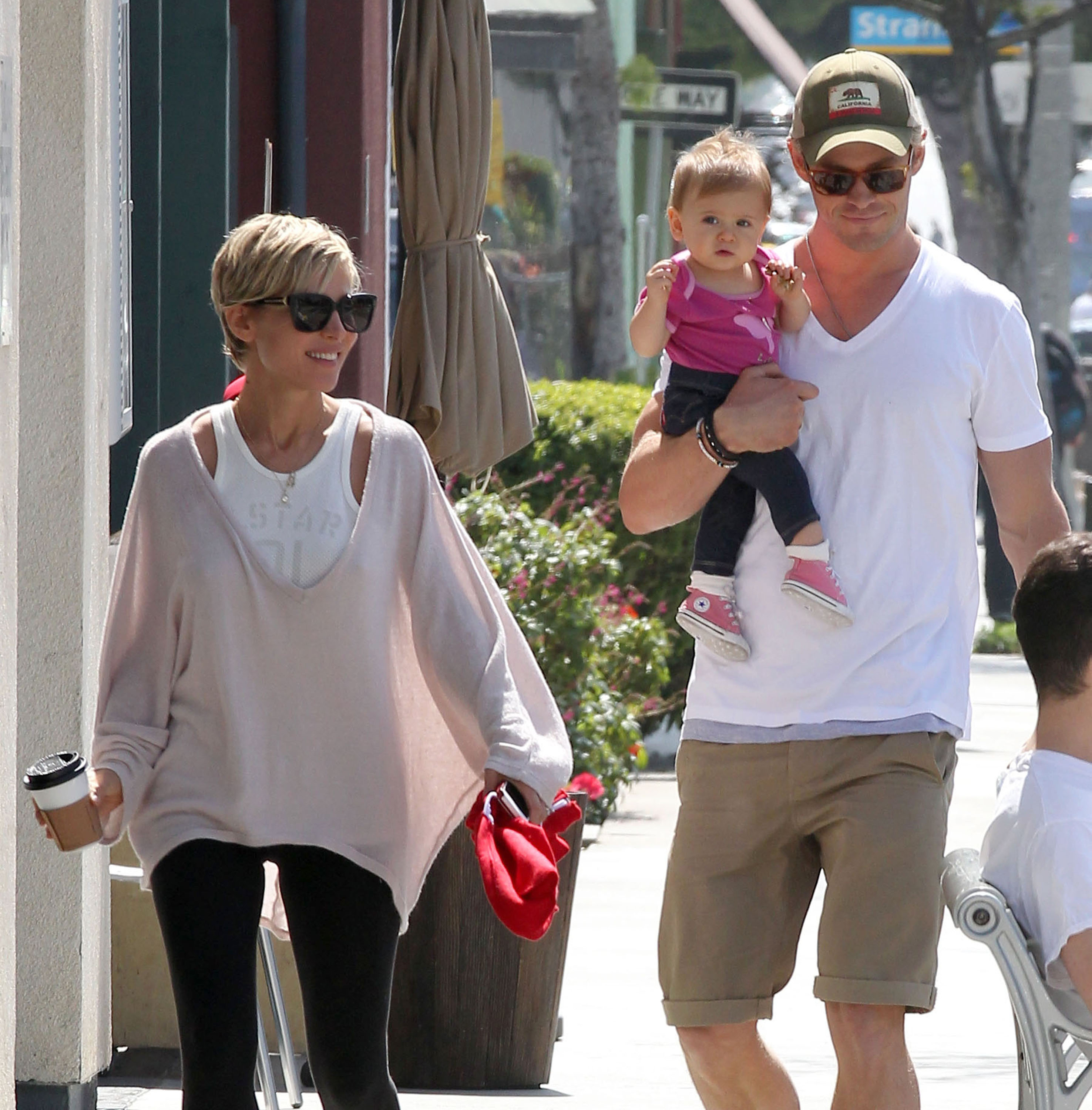 FFN_Hemsworth_Pataky_GoodwinFF_032313_51045983.jpg