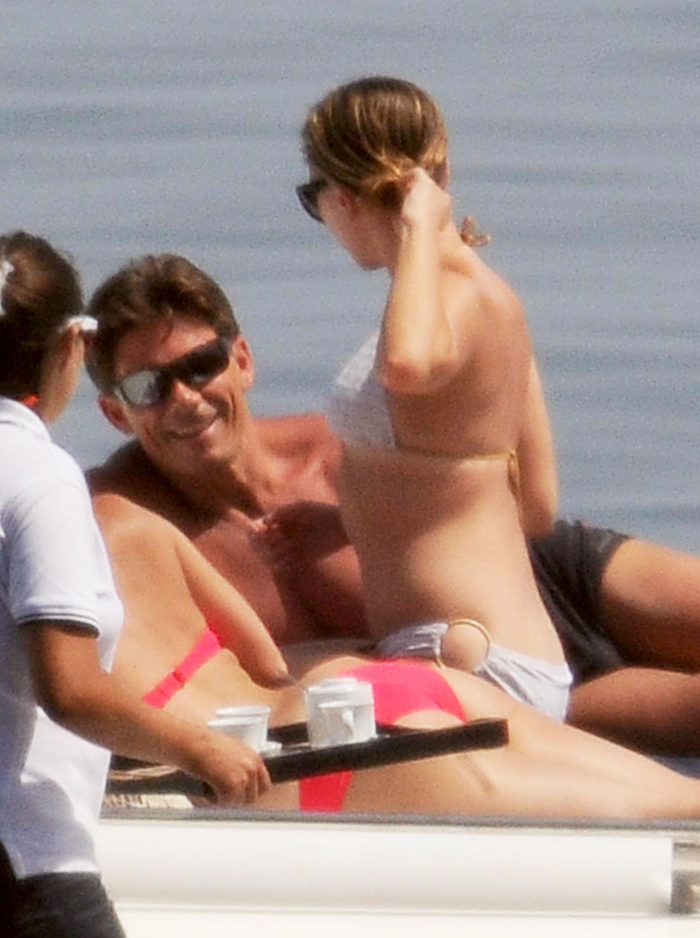 Scarlett_Johansson_bikini_on_a_yacht_in_Taormina_070912_28.jpg