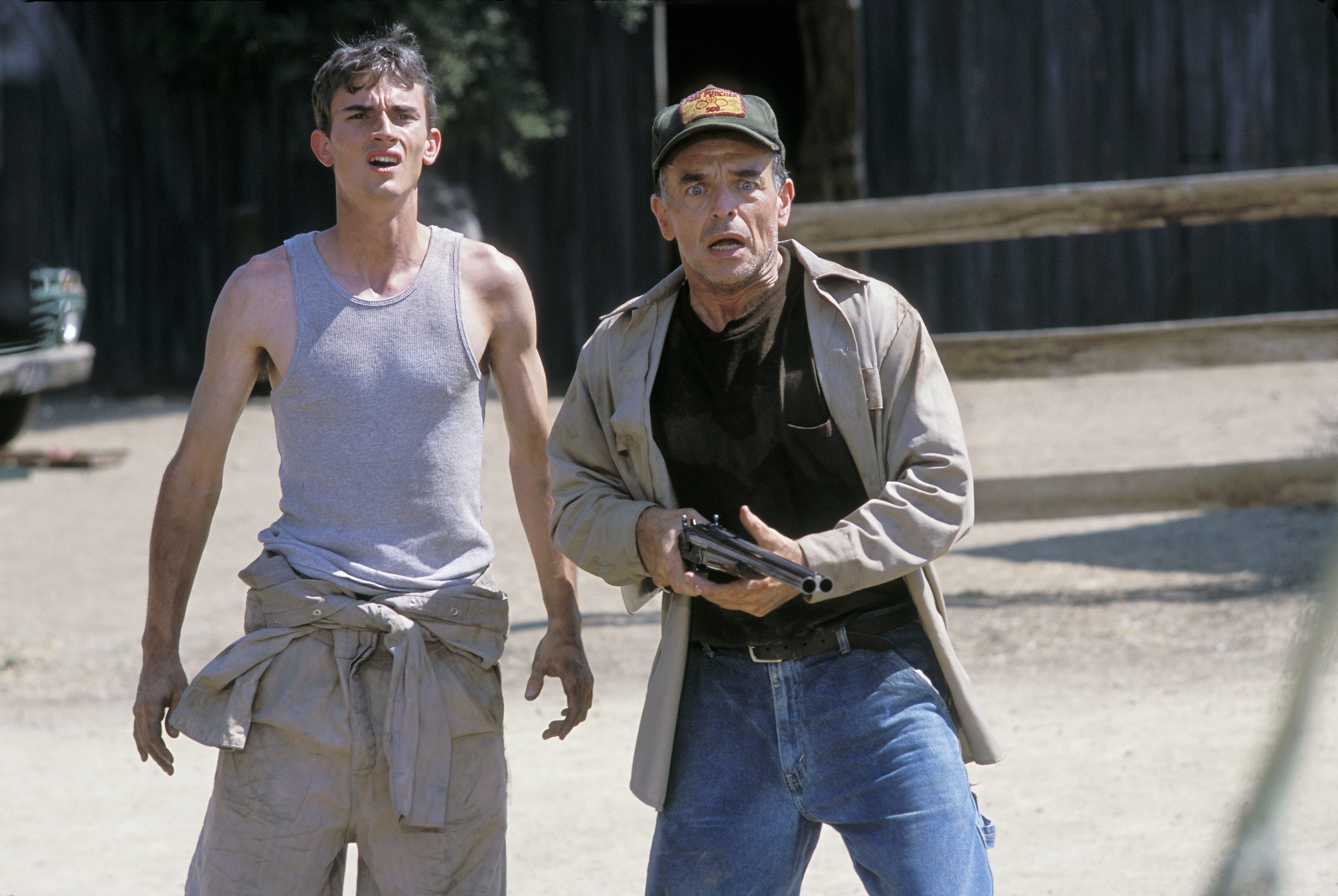 Февраль 2003 календарь. Эдвардс люк джиперс криперс. Арсенал 2003-2004 венгер. 2 апреля 2003. Календарь 2004 года.