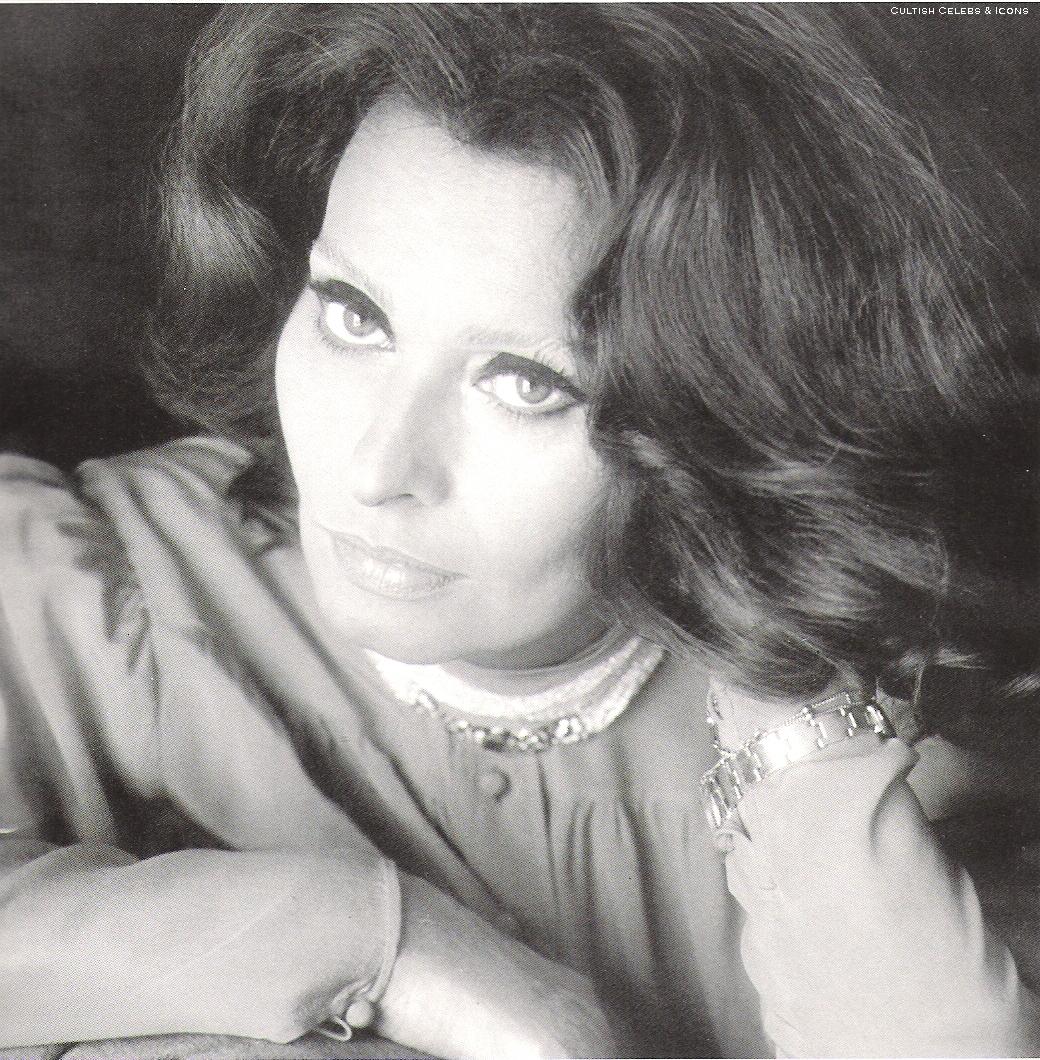 78542_sophia_loren037_122_141lo.jpg