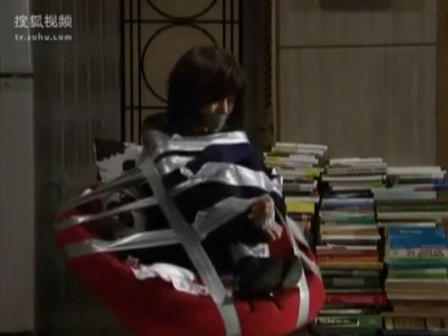 Asian girl in tape ball.WMV.056.jpg