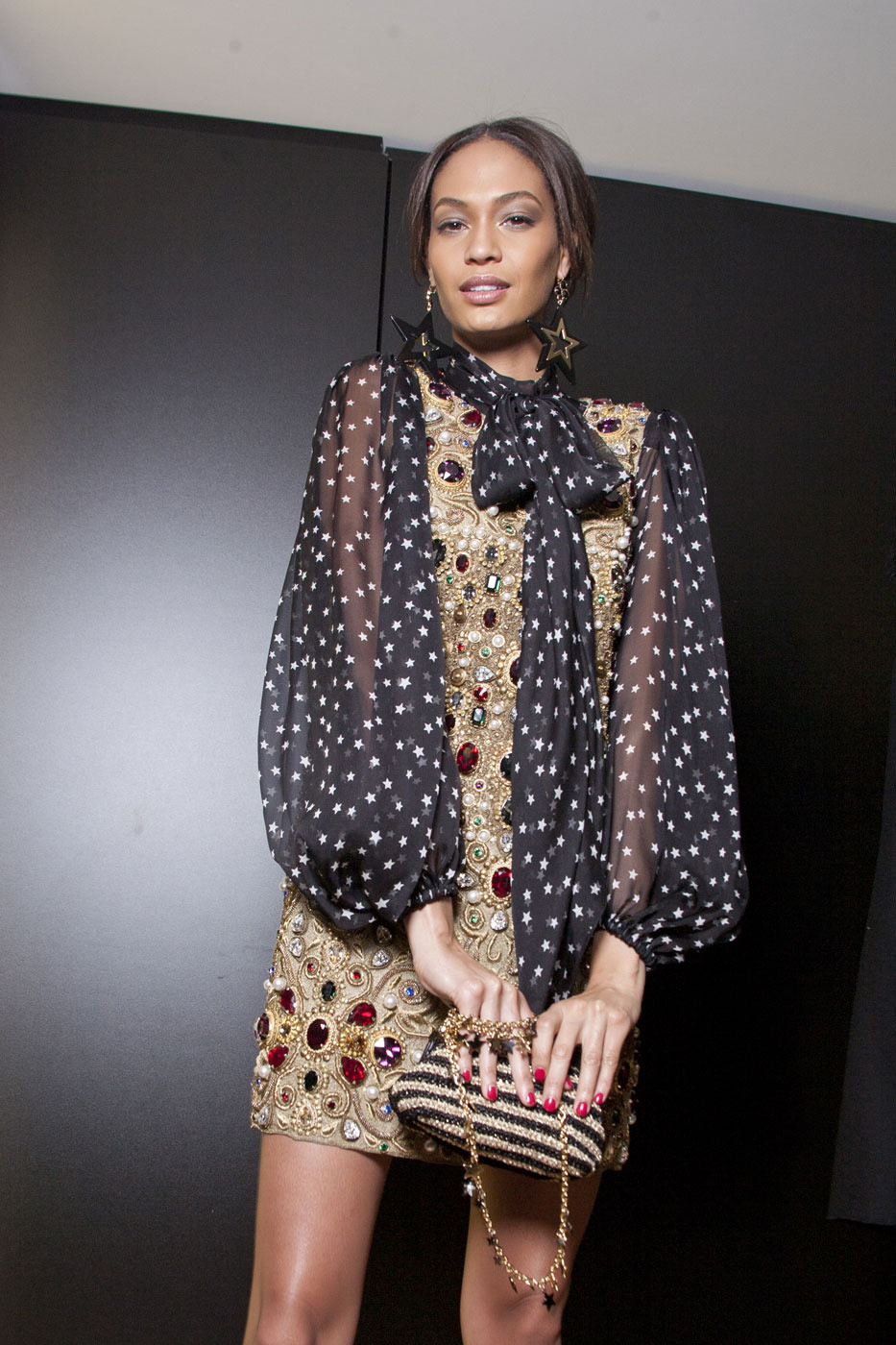 Dolce+Gabbana+Fall+2011+Backstage+MT6J7OZbRzjx.jpg