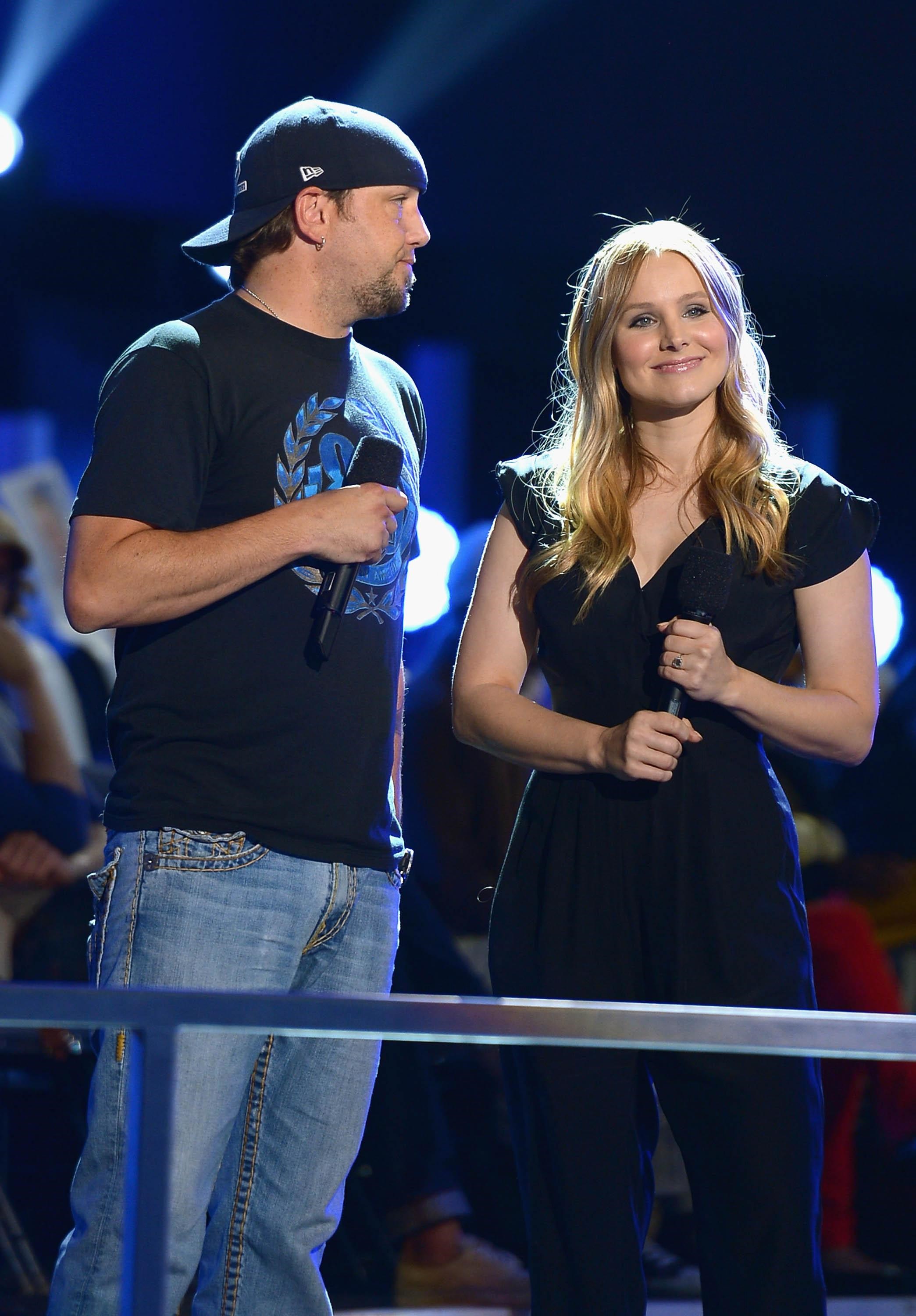 kristen_bell_cmt_music_awards_rehearsals_08.jpg