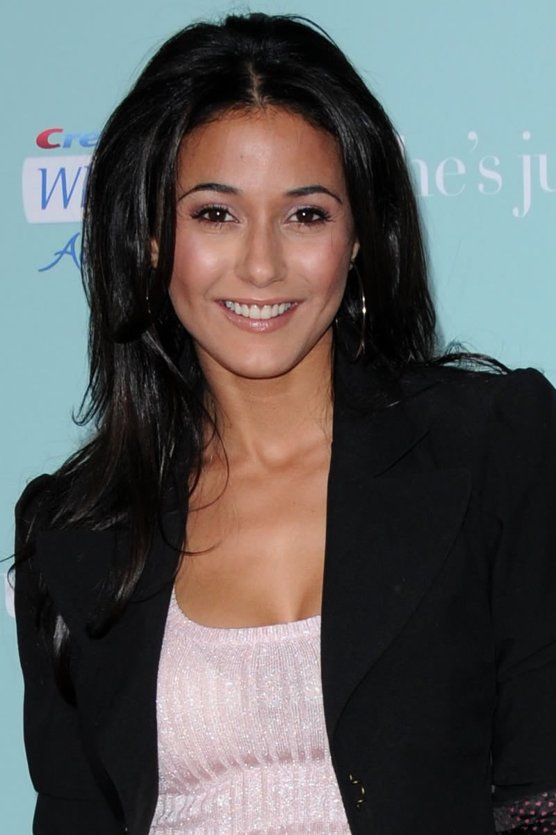 gallery_enlarged-emmanuelle-chriqui-jeans-18.jpg