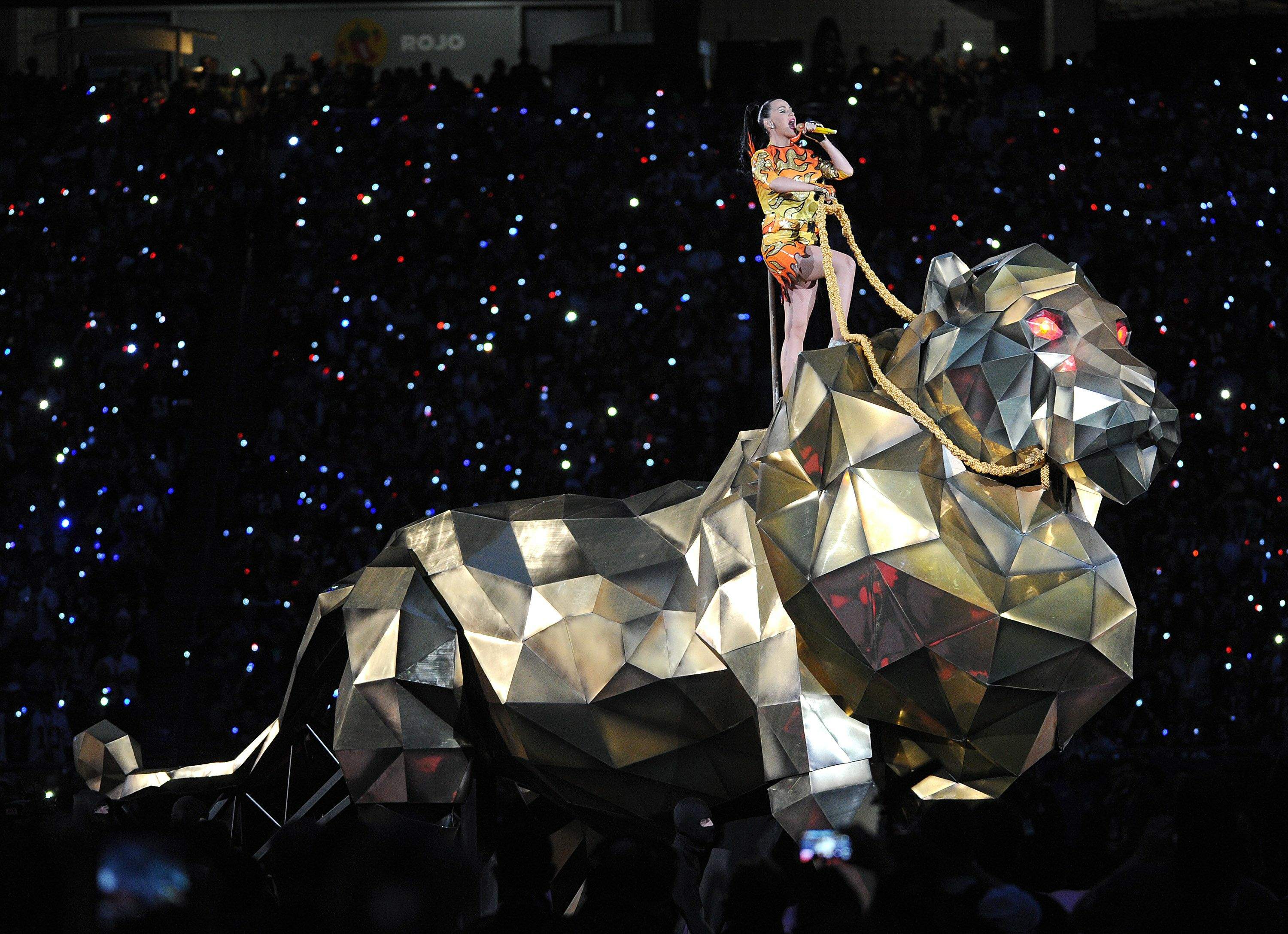 Katy Perry  Superbowl XLIX Halftime Show February 1-2015 074.jpg