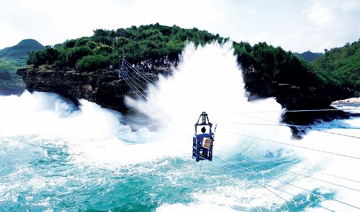 Pantai-Timang-Yogyakarta.jpg