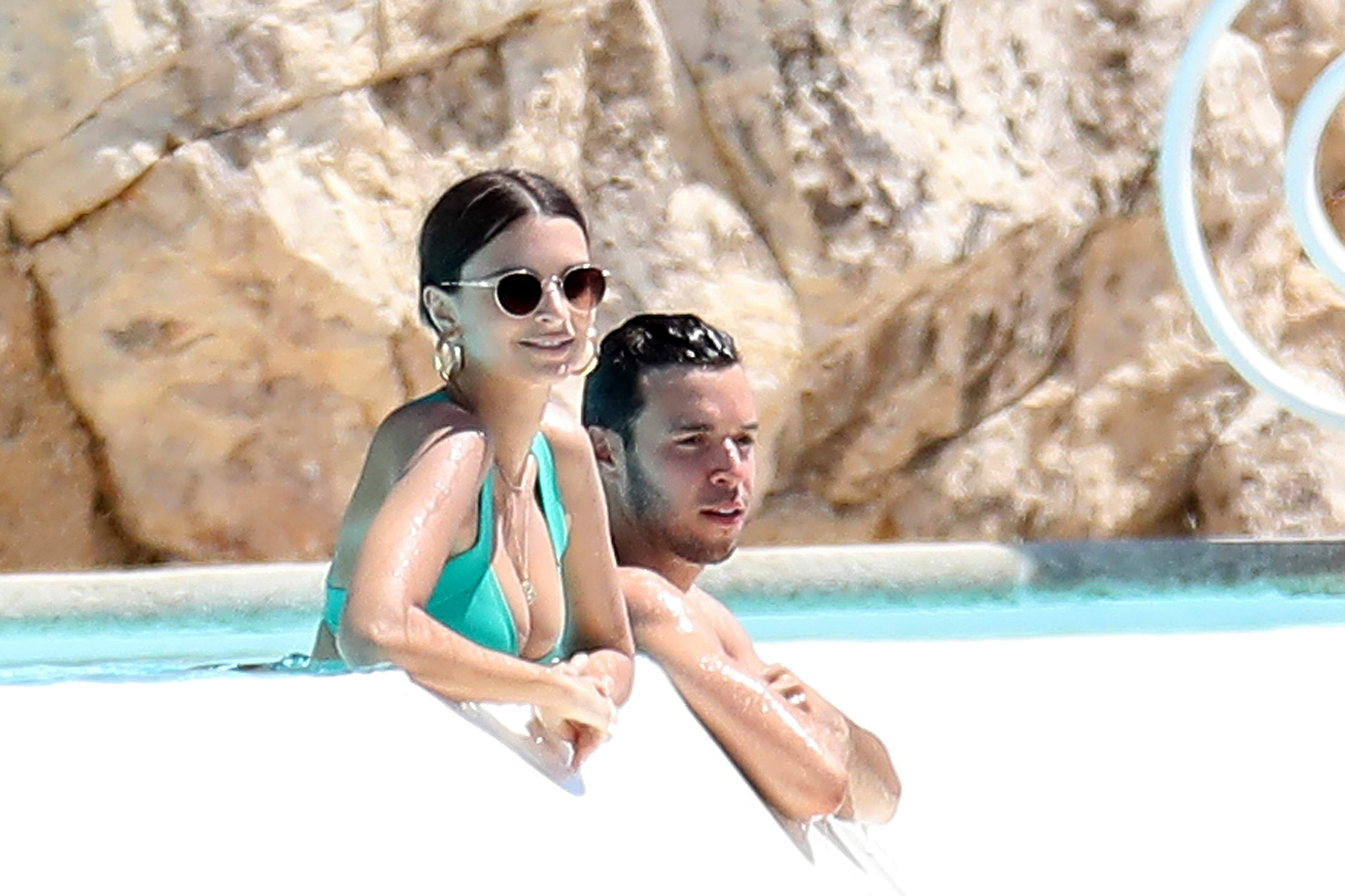 Emily Ratajkowski 4_51.jpg