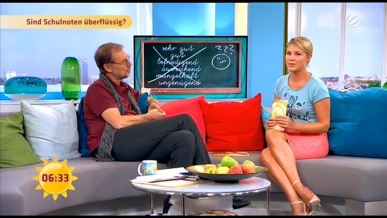 Alina Merkau Sat.1 FFS 18.09.2015.mp4_snapshot_01.58_[2015.09.19_18.57.40].jpg
