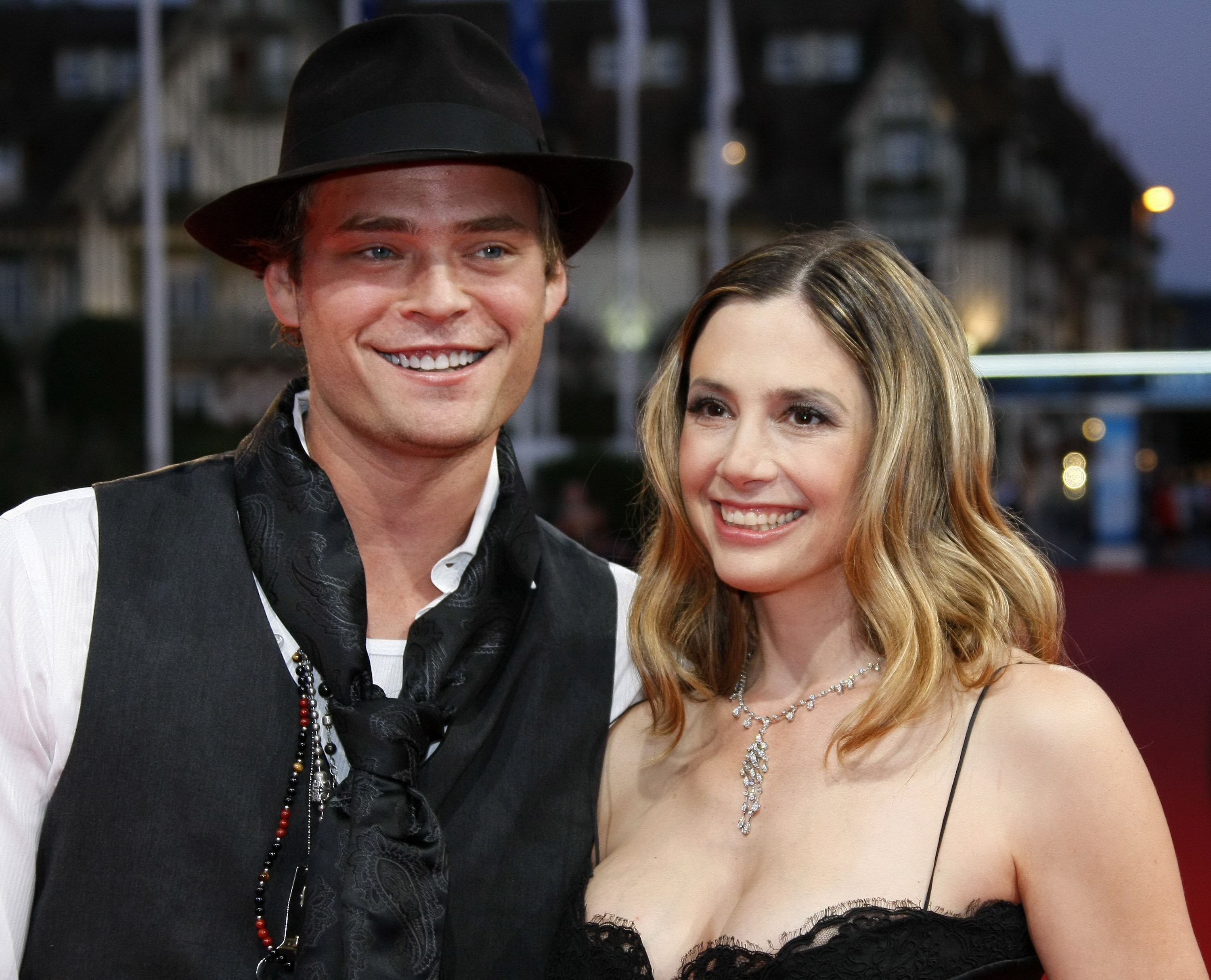 Mira_Sorvino_Like_Dandelion_Dust_premiere_Deauville-France_070909_009.jpg