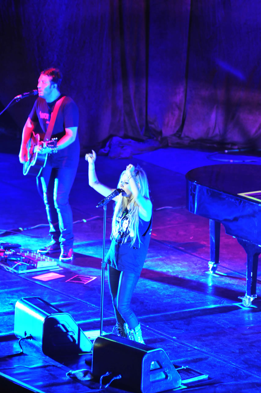 0625213035651_016_avrillavigne-2011blackstartour-malvinasarg-7jul-sc.jpg