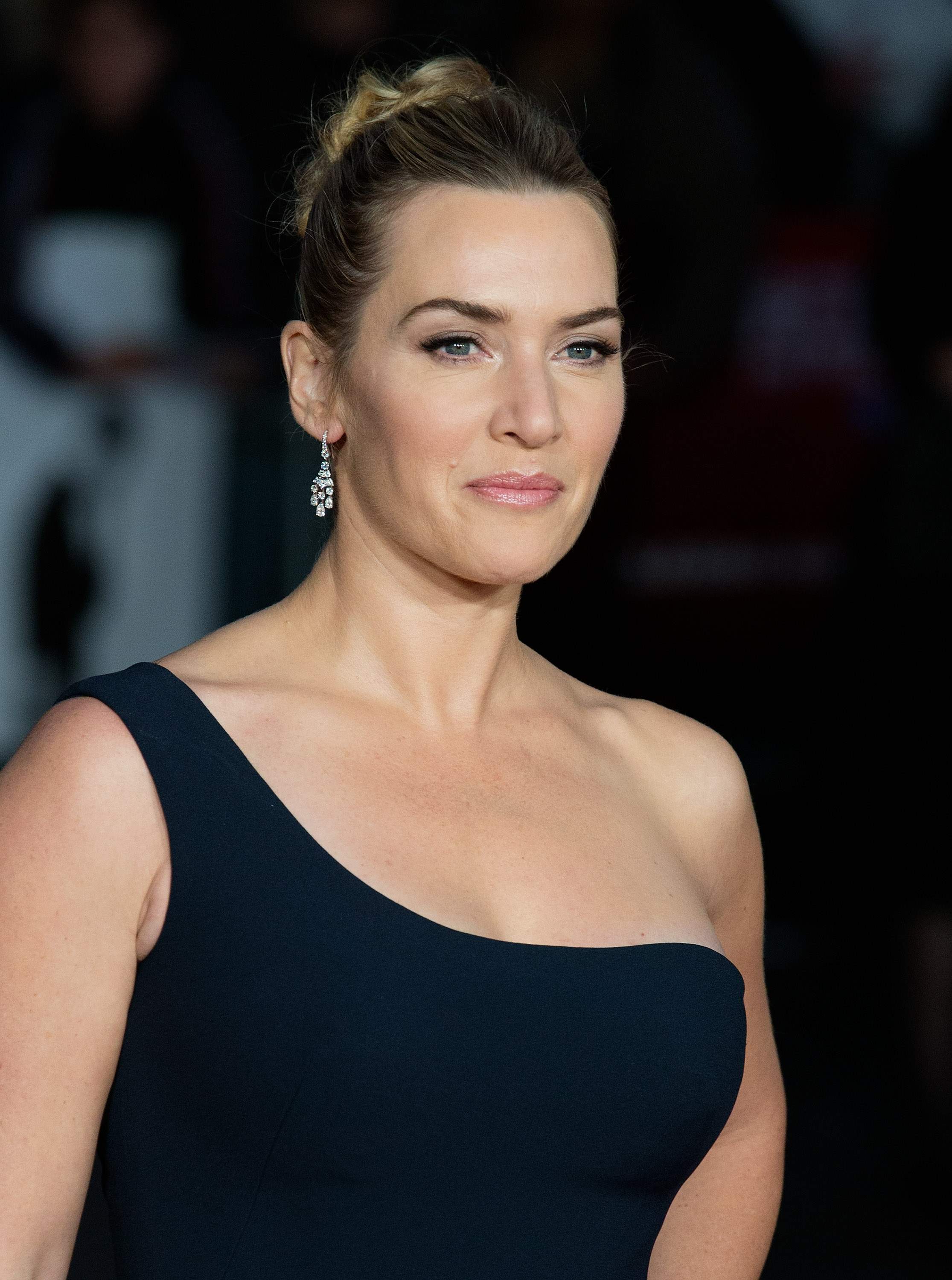 Kate winslet. Кейт Уинслет. Кейт Уинслет фото. Кейт Уинслет с темными волосами. Kate Winslet 2015.