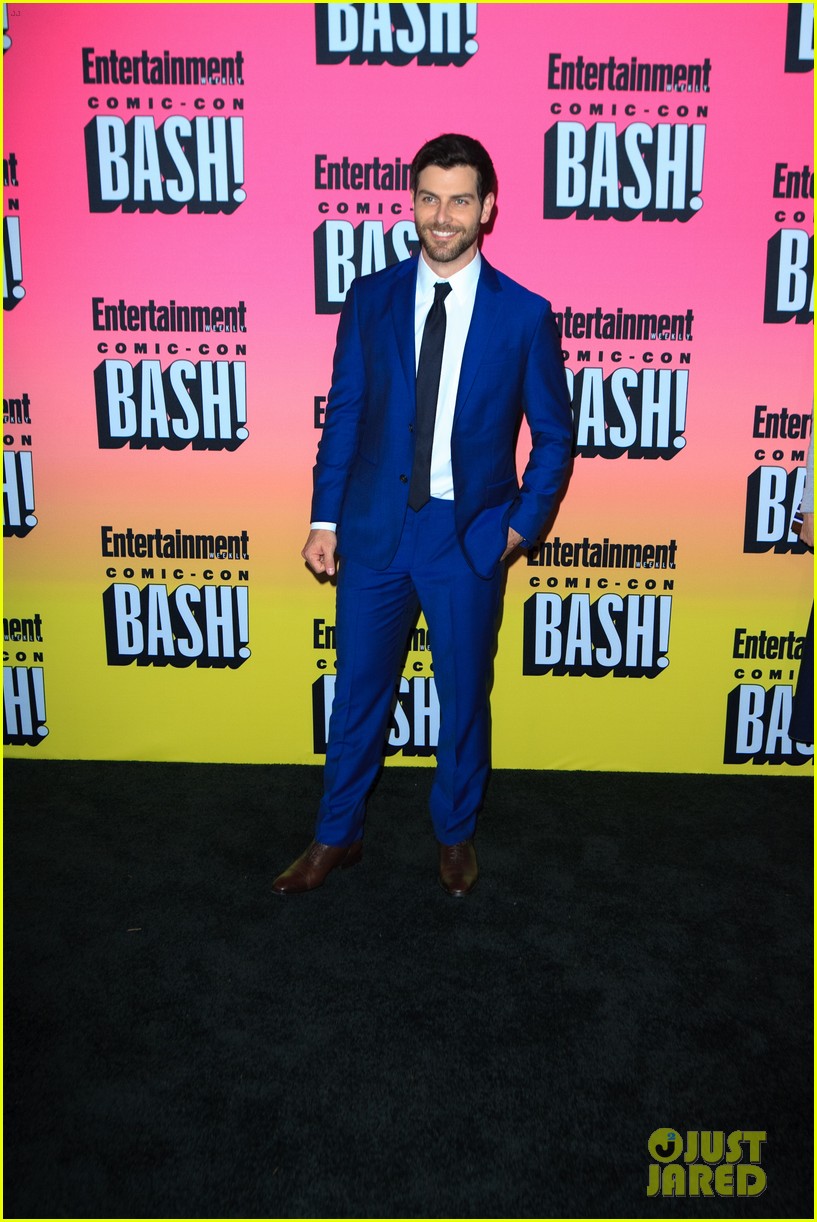 walking-dead-once-upon-a-time-ew-comic-con-party-25.jpg